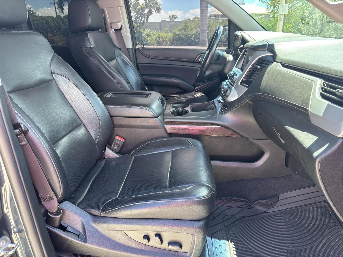 2019 GRAY /CHARCOAL LEATHER GMC Yukon XL SLT 4WD (1GKS2GKC6KR) with an 5.3L V8 OHV 16V engine, 6A transmission, located at 11170 Summerlin Square Dr., Fort Myers Beach, FL, 33931, (239) 999-7777, 26.493546, -81.941628 - Step into full-size luxury and capability with this impressive 2019 GMC Yukon XL — built for those who need maximum space without sacrificing comfort or style. This Yukon XL offers extended length for extra passenger room and cargo capacity, making it perfect for large families, road trips, or - Photo#15