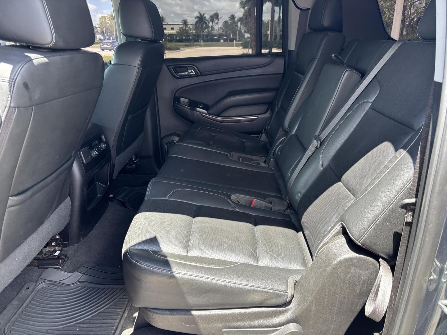 2019 GRAY /CHARCOAL LEATHER GMC Yukon XL SLT 4WD (1GKS2GKC6KR) with an 5.3L V8 OHV 16V engine, 6A transmission, located at 11170 Summerlin Square Dr., Fort Myers Beach, FL, 33931, (239) 999-7777, 26.493546, -81.941628 - Step into full-size luxury and capability with this impressive 2019 GMC Yukon XL — built for those who need maximum space without sacrificing comfort or style. This Yukon XL offers extended length for extra passenger room and cargo capacity, making it perfect for large families, road trips, or - Photo#20