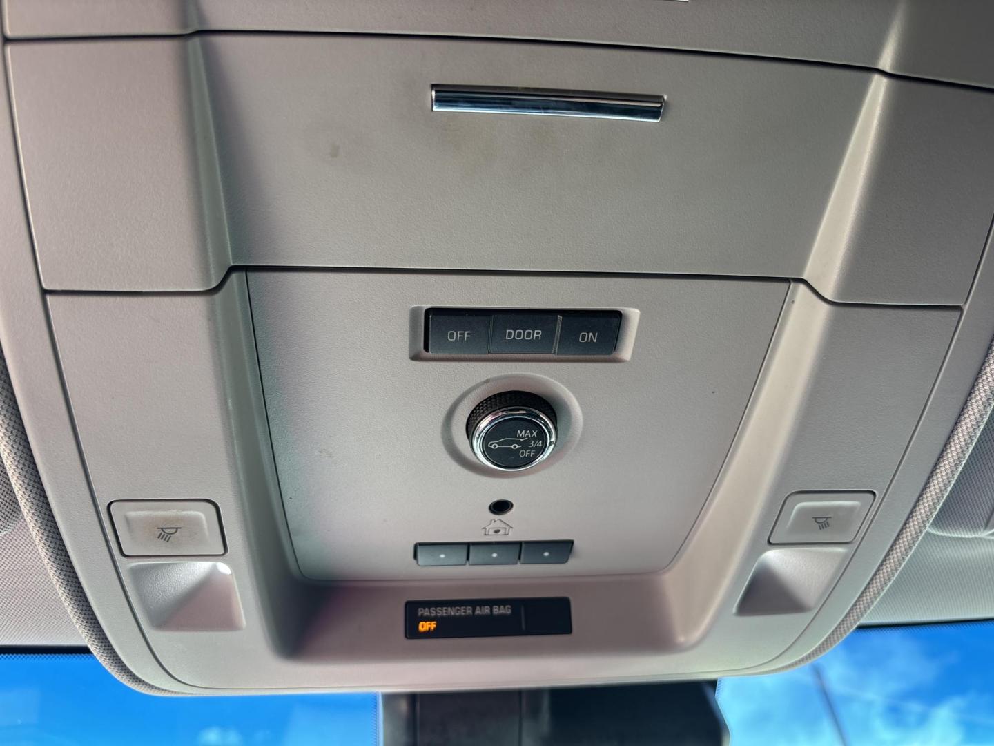 2019 GRAY /CHARCOAL LEATHER GMC Yukon XL SLT 4WD (1GKS2GKC6KR) with an 5.3L V8 OHV 16V engine, 6A transmission, located at 11170 Summerlin Square Dr., Fort Myers Beach, FL, 33931, (239) 999-7777, 26.493546, -81.941628 - Step into full-size luxury and capability with this impressive 2019 GMC Yukon XL — built for those who need maximum space without sacrificing comfort or style. This Yukon XL offers extended length for extra passenger room and cargo capacity, making it perfect for large families, road trips, or - Photo#30