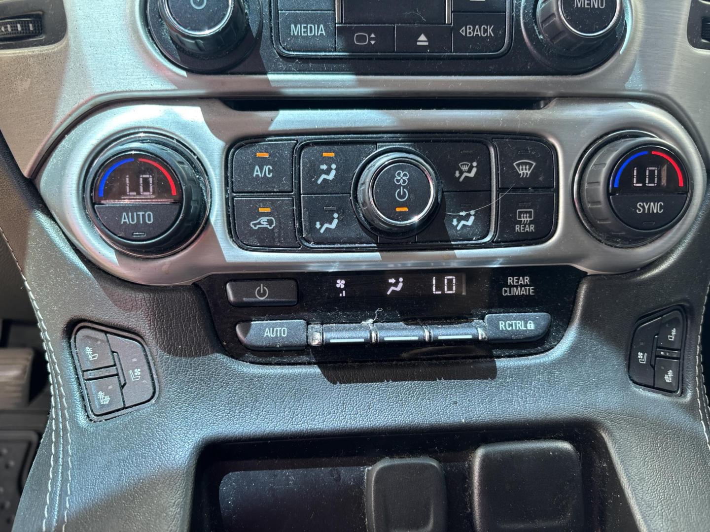 2019 GRAY /CHARCOAL LEATHER GMC Yukon XL SLT 4WD (1GKS2GKC6KR) with an 5.3L V8 OHV 16V engine, 6A transmission, located at 11170 Summerlin Square Dr., Fort Myers Beach, FL, 33931, (239) 999-7777, 26.493546, -81.941628 - Step into full-size luxury and capability with this impressive 2019 GMC Yukon XL — built for those who need maximum space without sacrificing comfort or style. This Yukon XL offers extended length for extra passenger room and cargo capacity, making it perfect for large families, road trips, or - Photo#14