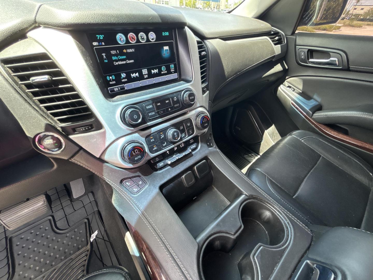 2019 GRAY /CHARCOAL LEATHER GMC Yukon XL SLT 4WD (1GKS2GKC6KR) with an 5.3L V8 OHV 16V engine, 6A transmission, located at 11170 Summerlin Square Dr., Fort Myers Beach, FL, 33931, (239) 999-7777, 26.493546, -81.941628 - Step into full-size luxury and capability with this impressive 2019 GMC Yukon XL — built for those who need maximum space without sacrificing comfort or style. This Yukon XL offers extended length for extra passenger room and cargo capacity, making it perfect for large families, road trips, or - Photo#11