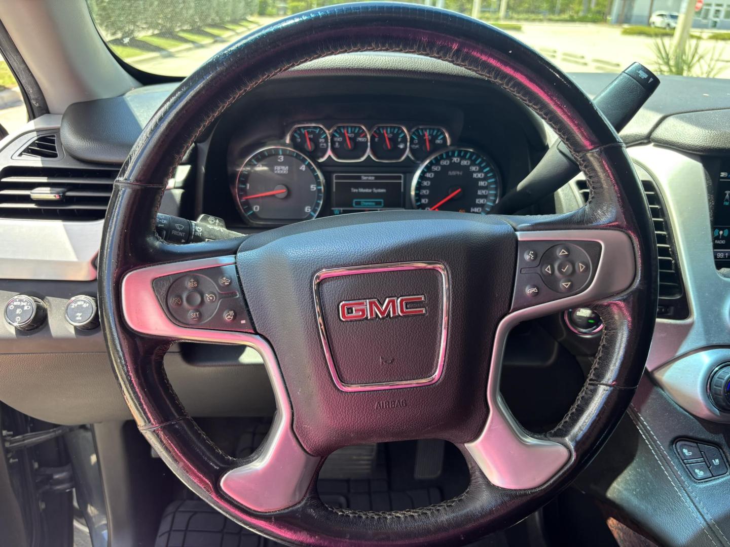 2019 GRAY /CHARCOAL LEATHER GMC Yukon XL SLT 4WD (1GKS2GKC6KR) with an 5.3L V8 OHV 16V engine, 6A transmission, located at 11170 Summerlin Square Dr., Fort Myers Beach, FL, 33931, (239) 999-7777, 26.493546, -81.941628 - Step into full-size luxury and capability with this impressive 2019 GMC Yukon XL — built for those who need maximum space without sacrificing comfort or style. This Yukon XL offers extended length for extra passenger room and cargo capacity, making it perfect for large families, road trips, or - Photo#27