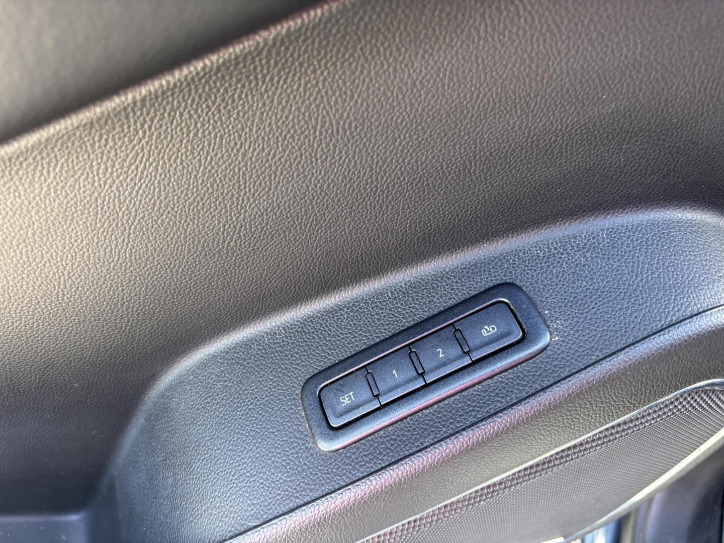 2019 GRAY /CHARCOAL LEATHER GMC Yukon XL SLT 4WD (1GKS2GKC6KR) with an 5.3L V8 OHV 16V engine, 6A transmission, located at 11170 Summerlin Square Dr., Fort Myers Beach, FL, 33931, (239) 999-7777, 26.493546, -81.941628 - Step into full-size luxury and capability with this impressive 2019 GMC Yukon XL — built for those who need maximum space without sacrificing comfort or style. This Yukon XL offers extended length for extra passenger room and cargo capacity, making it perfect for large families, road trips, or - Photo#33