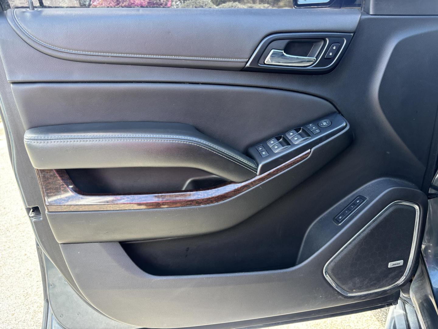 2019 GRAY /CHARCOAL LEATHER GMC Yukon XL SLT 4WD (1GKS2GKC6KR) with an 5.3L V8 OHV 16V engine, 6A transmission, located at 11170 Summerlin Square Dr., Fort Myers Beach, FL, 33931, (239) 999-7777, 26.493546, -81.941628 - Step into full-size luxury and capability with this impressive 2019 GMC Yukon XL — built for those who need maximum space without sacrificing comfort or style. This Yukon XL offers extended length for extra passenger room and cargo capacity, making it perfect for large families, road trips, or - Photo#31