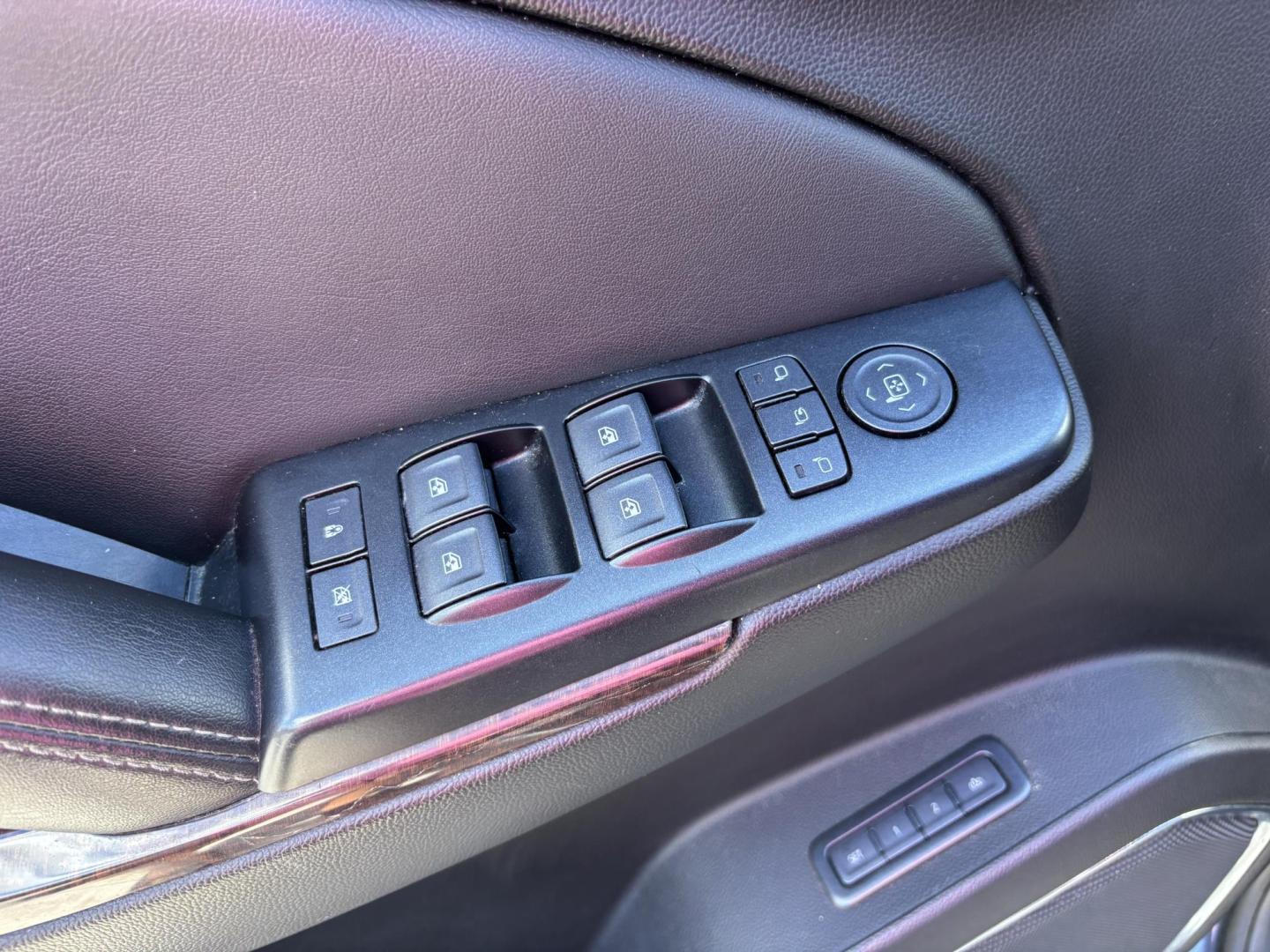 2019 GRAY /CHARCOAL LEATHER GMC Yukon XL SLT 4WD (1GKS2GKC6KR) with an 5.3L V8 OHV 16V engine, 6A transmission, located at 11170 Summerlin Square Dr., Fort Myers Beach, FL, 33931, (239) 999-7777, 26.493546, -81.941628 - Step into full-size luxury and capability with this impressive 2019 GMC Yukon XL — built for those who need maximum space without sacrificing comfort or style. This Yukon XL offers extended length for extra passenger room and cargo capacity, making it perfect for large families, road trips, or - Photo#32