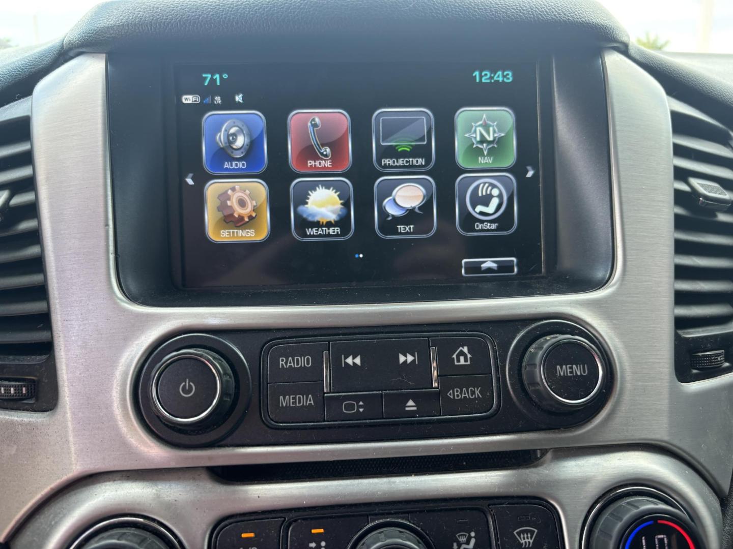 2019 GRAY /CHARCOAL LEATHER GMC Yukon XL SLT 4WD (1GKS2GKC6KR) with an 5.3L V8 OHV 16V engine, 6A transmission, located at 11170 Summerlin Square Dr., Fort Myers Beach, FL, 33931, (239) 999-7777, 26.493546, -81.941628 - Step into full-size luxury and capability with this impressive 2019 GMC Yukon XL — built for those who need maximum space without sacrificing comfort or style. This Yukon XL offers extended length for extra passenger room and cargo capacity, making it perfect for large families, road trips, or - Photo#12