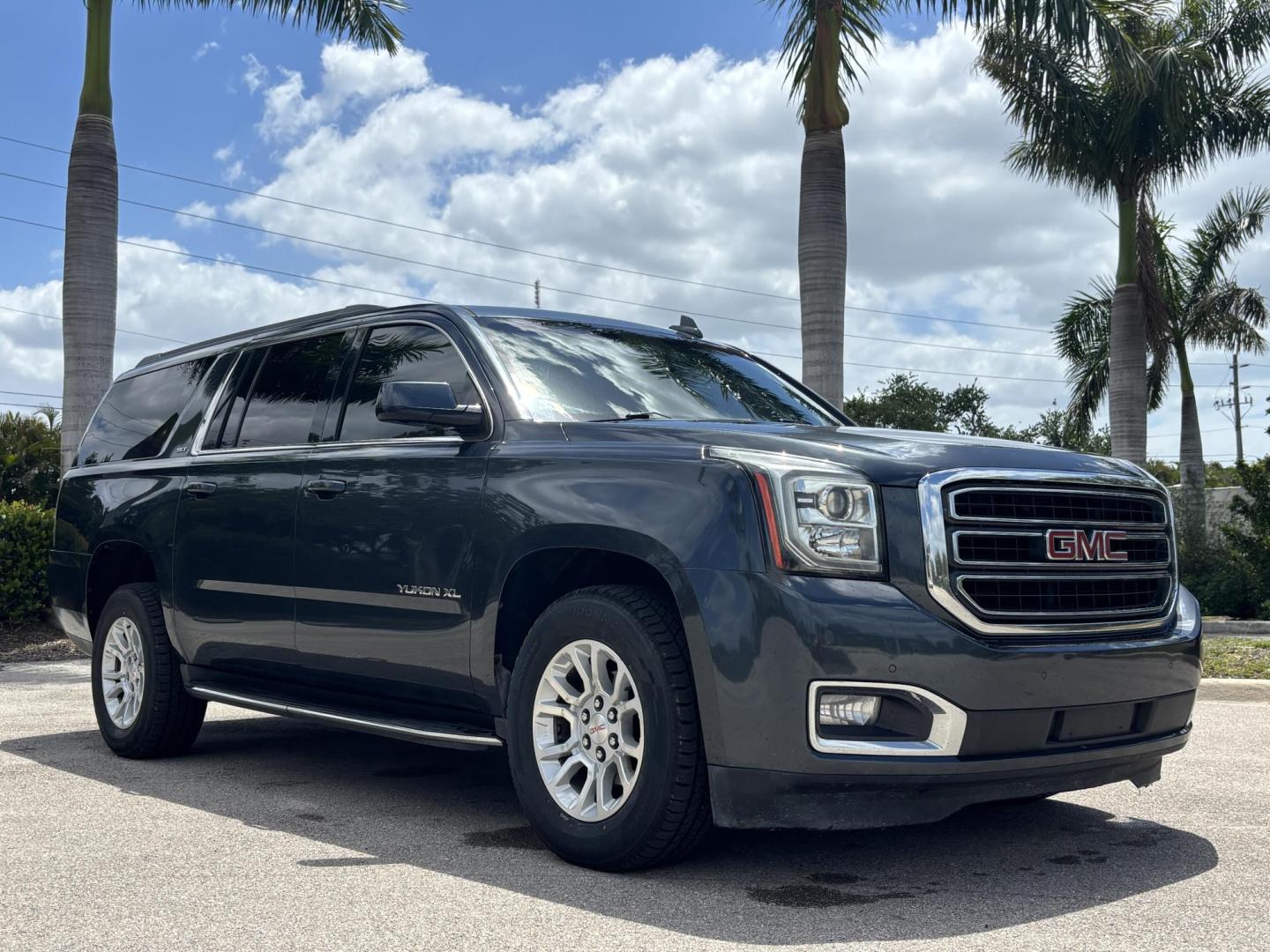 2019 GRAY /CHARCOAL LEATHER GMC Yukon XL SLT 4WD (1GKS2GKC6KR) with an 5.3L V8 OHV 16V engine, 6A transmission, located at 11170 Summerlin Square Dr., Fort Myers Beach, FL, 33931, (239) 999-7777, 26.493546, -81.941628 - Step into full-size luxury and capability with this impressive 2019 GMC Yukon XL — built for those who need maximum space without sacrificing comfort or style. This Yukon XL offers extended length for extra passenger room and cargo capacity, making it perfect for large families, road trips, or - Photo#3