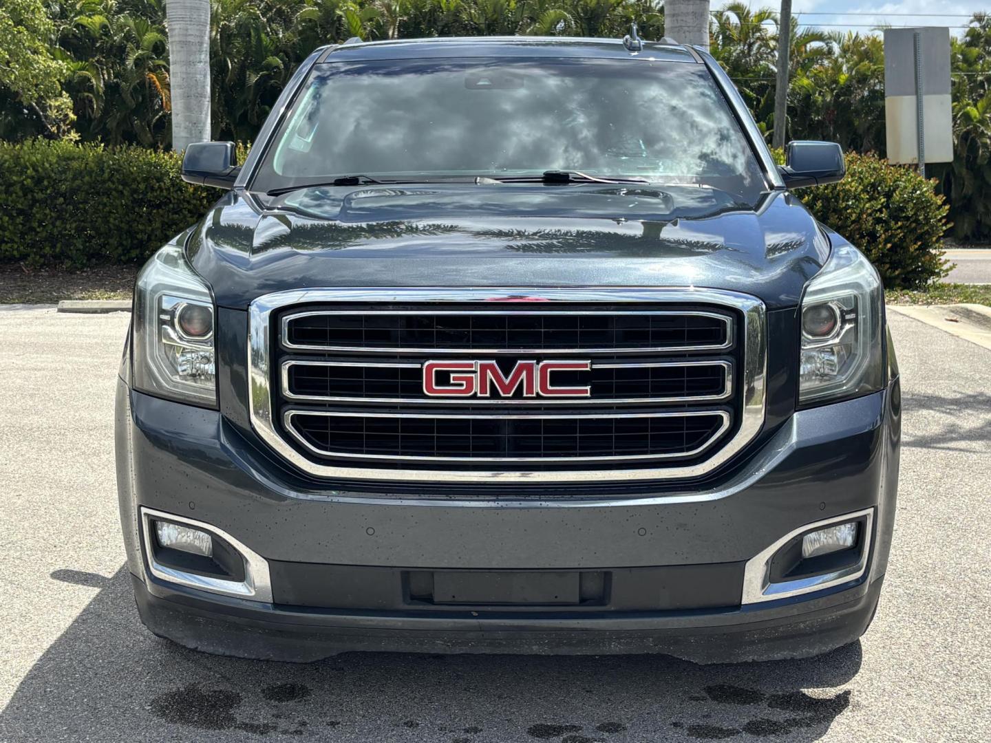 2019 GRAY /CHARCOAL LEATHER GMC Yukon XL SLT 4WD (1GKS2GKC6KR) with an 5.3L V8 OHV 16V engine, 6A transmission, located at 11170 Summerlin Square Dr., Fort Myers Beach, FL, 33931, (239) 999-7777, 26.493546, -81.941628 - Step into full-size luxury and capability with this impressive 2019 GMC Yukon XL — built for those who need maximum space without sacrificing comfort or style. This Yukon XL offers extended length for extra passenger room and cargo capacity, making it perfect for large families, road trips, or - Photo#2