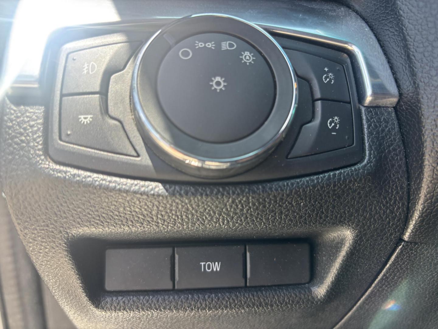 2016 SILVER /BLACK LEATHER Ford Explorer Sport 4WD (1FM5K8GT1GG) with an 3.5L V6 DOHC 24V engine, 6-Speed Automatic transmission, located at 11170 Summerlin Square Dr., Fort Myers Beach, FL, 33931, (239) 999-7777, 26.493546, -81.941628 - Check out this versatile and family-ready 2016 Ford Explorer Sport 4WD — the perfect combination of space, comfort, and capability. This Explorer is built to handle everything from daily driving to weekend getaways. With seating for up to seven, it’s ideal for families, road trips, or anyone - Photo#20