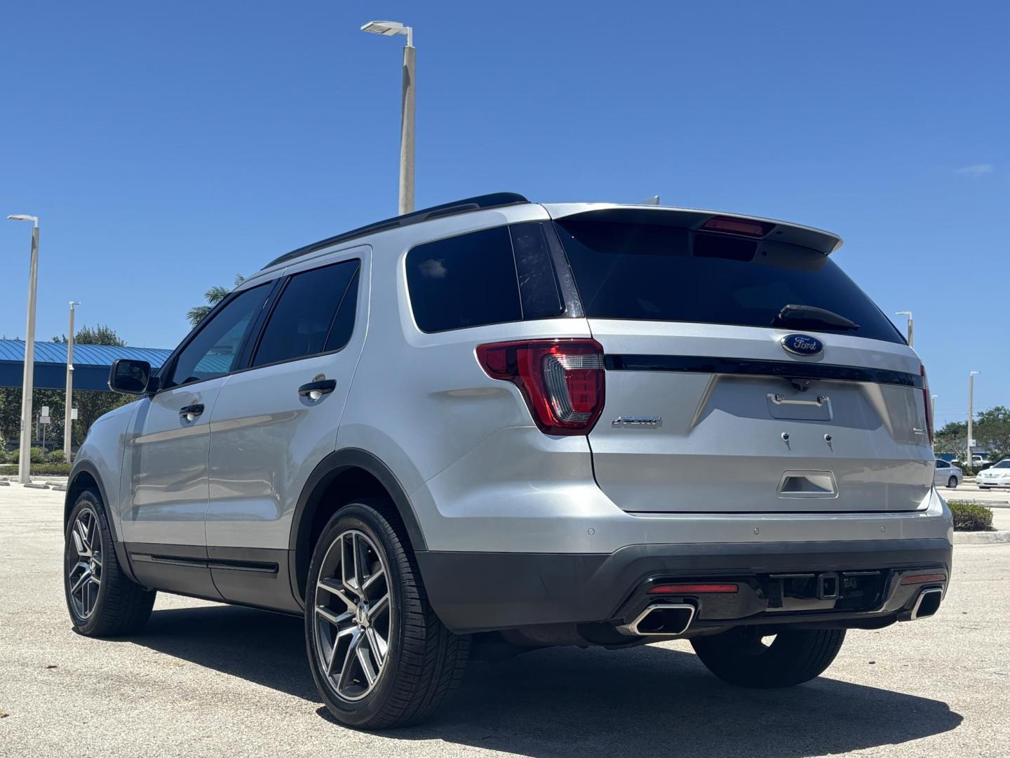 2016 SILVER /BLACK LEATHER Ford Explorer Sport 4WD (1FM5K8GT1GG) with an 3.5L V6 DOHC 24V engine, 6-Speed Automatic transmission, located at 11170 Summerlin Square Dr., Fort Myers Beach, FL, 33931, (239) 999-7777, 26.493546, -81.941628 - Check out this versatile and family-ready 2016 Ford Explorer Sport 4WD — the perfect combination of space, comfort, and capability. This Explorer is built to handle everything from daily driving to weekend getaways. With seating for up to seven, it’s ideal for families, road trips, or anyone - Photo#5