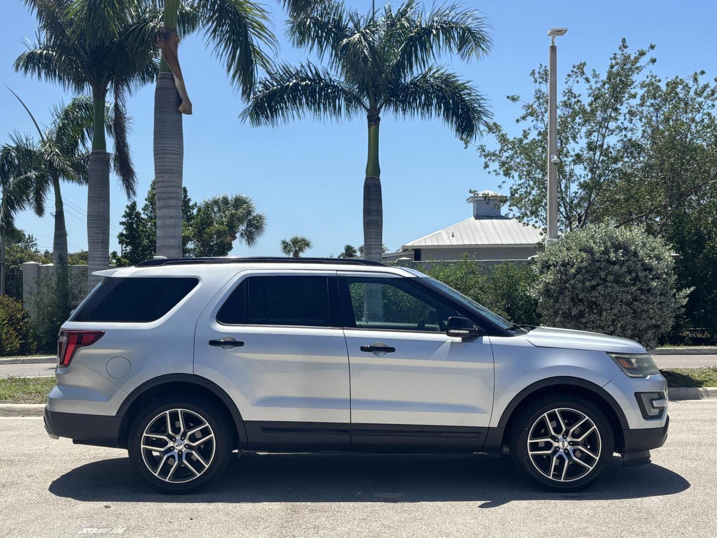 2016 SILVER /BLACK LEATHER Ford Explorer Sport 4WD (1FM5K8GT1GG) with an 3.5L V6 DOHC 24V engine, 6-Speed Automatic transmission, located at 11170 Summerlin Square Dr., Fort Myers Beach, FL, 33931, (239) 999-7777, 26.493546, -81.941628 - Check out this versatile and family-ready 2016 Ford Explorer Sport 4WD — the perfect combination of space, comfort, and capability. This Explorer is built to handle everything from daily driving to weekend getaways. With seating for up to seven, it’s ideal for families, road trips, or anyone - Photo#4