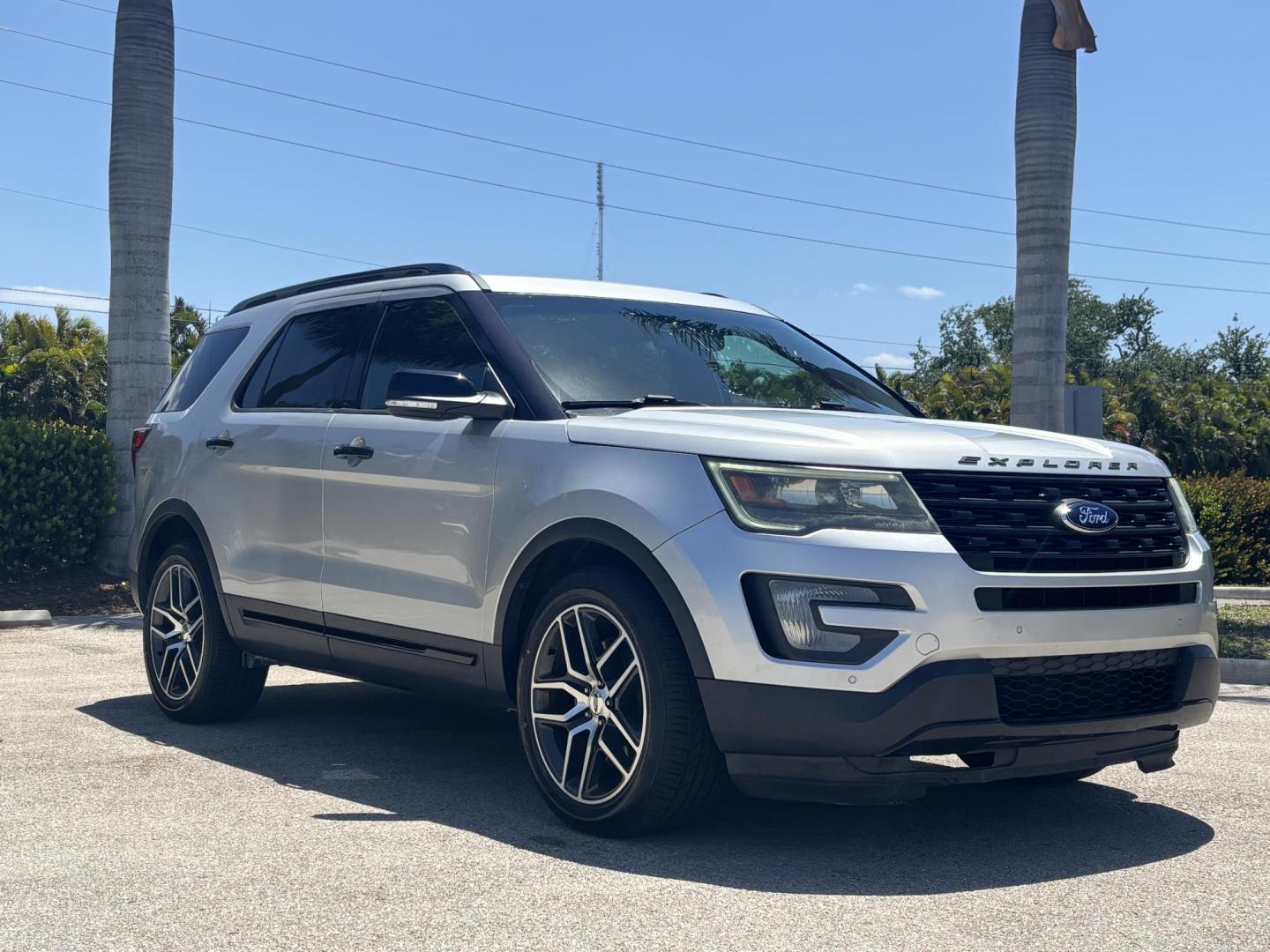 2016 SILVER /BLACK LEATHER Ford Explorer Sport 4WD (1FM5K8GT1GG) with an 3.5L V6 DOHC 24V engine, 6-Speed Automatic transmission, located at 11170 Summerlin Square Dr., Fort Myers Beach, FL, 33931, (239) 999-7777, 26.493546, -81.941628 - Check out this versatile and family-ready 2016 Ford Explorer Sport 4WD — the perfect combination of space, comfort, and capability. This Explorer is built to handle everything from daily driving to weekend getaways. With seating for up to seven, it’s ideal for families, road trips, or anyone - Photo#3