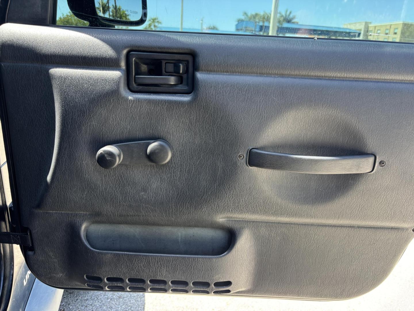 2006 BLACK /CHARCOAL CLOTH Jeep Wrangler Unlimited LJ (1J4FA44S86P) with an 4.0L L6 OHV 12V engine, Automatic transmission, located at 11170 Summerlin Square Dr., Fort Myers Beach, FL, 33931, (239) 999-7777, 26.493546, -81.941628 - Take a look at this iconic 2006 Jeep Wrangler — built for adventure and ready for the Florida lifestyle. This Wrangler delivers the classic Jeep experience with its rugged design, removable top, and go-anywhere capability. Whether you're cruising Fort Myers Beach with the top down or heading of - Photo#29