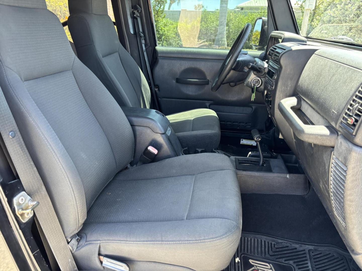 2006 BLACK /CHARCOAL CLOTH Jeep Wrangler Unlimited LJ (1J4FA44S86P) with an 4.0L L6 OHV 12V engine, Automatic transmission, located at 11170 Summerlin Square Dr., Fort Myers Beach, FL, 33931, (239) 999-7777, 26.493546, -81.941628 - Take a look at this iconic 2006 Jeep Wrangler — built for adventure and ready for the Florida lifestyle. This Wrangler delivers the classic Jeep experience with its rugged design, removable top, and go-anywhere capability. Whether you're cruising Fort Myers Beach with the top down or heading of - Photo#16