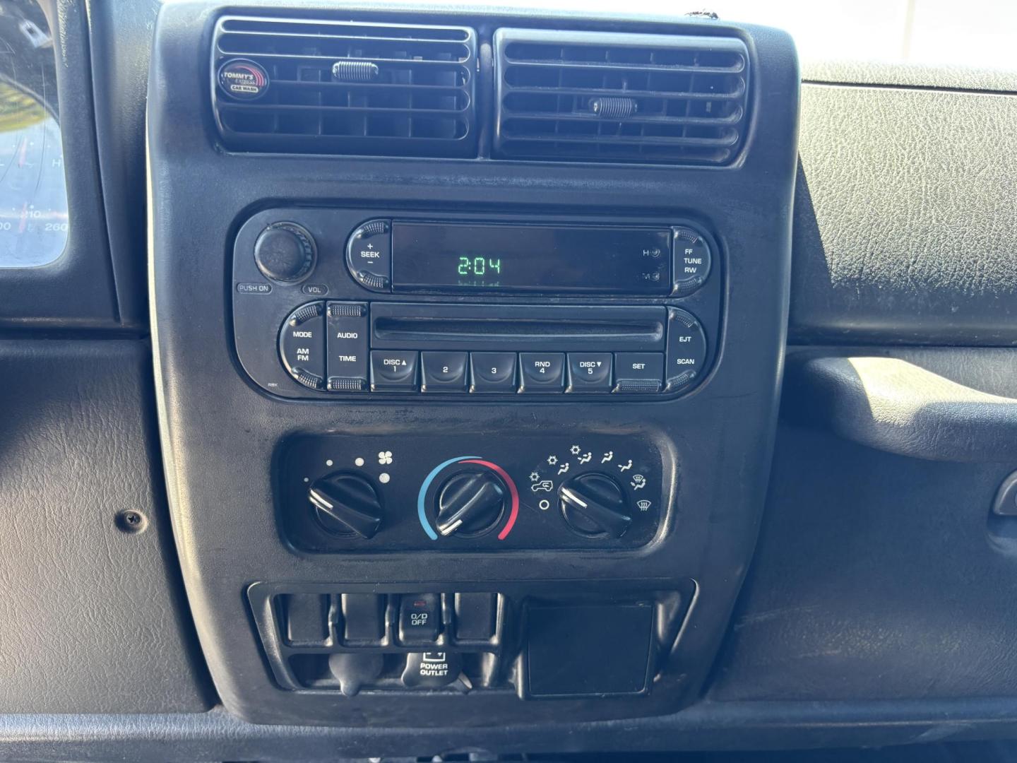 2006 BLACK /CHARCOAL CLOTH Jeep Wrangler Unlimited LJ (1J4FA44S86P) with an 4.0L L6 OHV 12V engine, Automatic transmission, located at 11170 Summerlin Square Dr., Fort Myers Beach, FL, 33931, (239) 999-7777, 26.493546, -81.941628 - Take a look at this iconic 2006 Jeep Wrangler — built for adventure and ready for the Florida lifestyle. This Wrangler delivers the classic Jeep experience with its rugged design, removable top, and go-anywhere capability. Whether you're cruising Fort Myers Beach with the top down or heading of - Photo#15