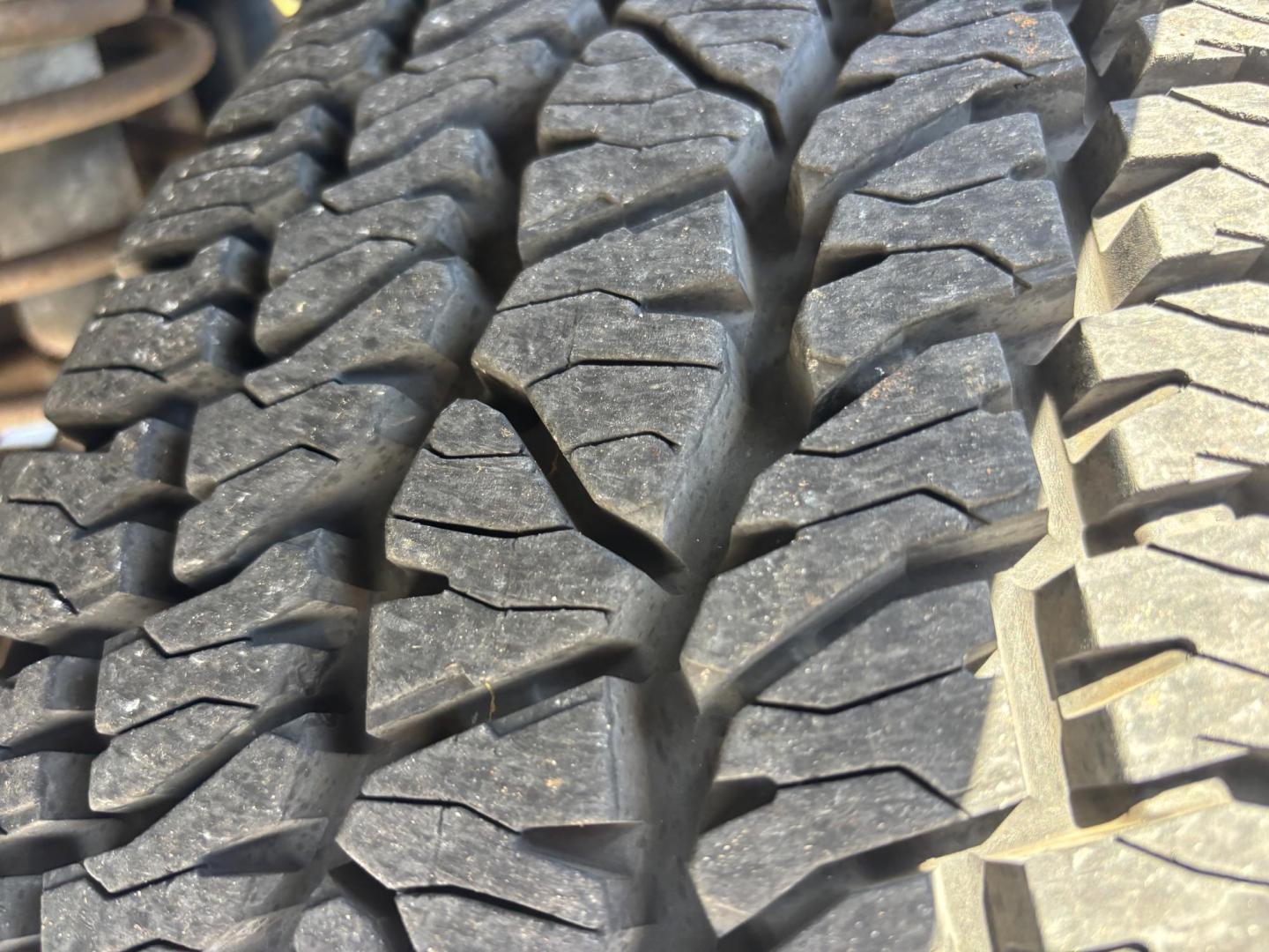 2006 BLACK /CHARCOAL CLOTH Jeep Wrangler Unlimited LJ (1J4FA44S86P) with an 4.0L L6 OHV 12V engine, Automatic transmission, located at 11170 Summerlin Square Dr., Fort Myers Beach, FL, 33931, (239) 999-7777, 26.493546, -81.941628 - Take a look at this iconic 2006 Jeep Wrangler — built for adventure and ready for the Florida lifestyle. This Wrangler delivers the classic Jeep experience with its rugged design, removable top, and go-anywhere capability. Whether you're cruising Fort Myers Beach with the top down or heading of - Photo#33