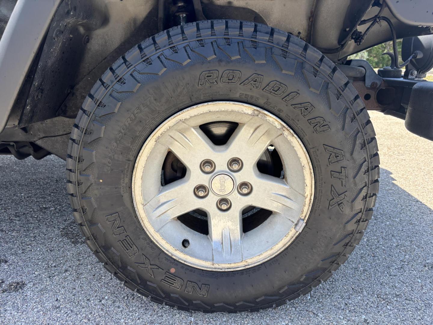 2006 BLACK /CHARCOAL CLOTH Jeep Wrangler Unlimited LJ (1J4FA44S86P) with an 4.0L L6 OHV 12V engine, Automatic transmission, located at 11170 Summerlin Square Dr., Fort Myers Beach, FL, 33931, (239) 999-7777, 26.493546, -81.941628 - Take a look at this iconic 2006 Jeep Wrangler — built for adventure and ready for the Florida lifestyle. This Wrangler delivers the classic Jeep experience with its rugged design, removable top, and go-anywhere capability. Whether you're cruising Fort Myers Beach with the top down or heading of - Photo#36