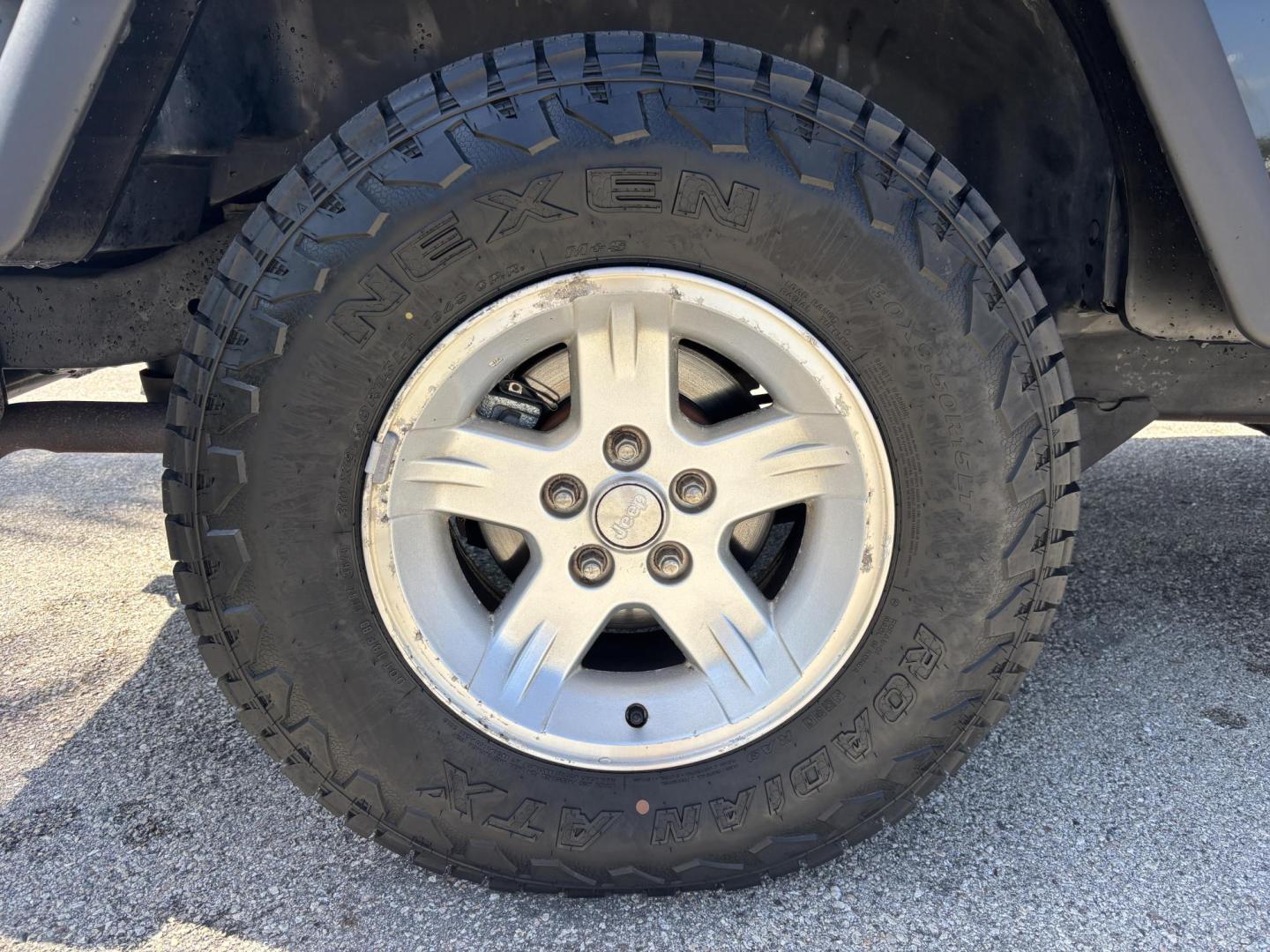 2006 BLACK /CHARCOAL CLOTH Jeep Wrangler Unlimited LJ (1J4FA44S86P) with an 4.0L L6 OHV 12V engine, Automatic transmission, located at 11170 Summerlin Square Dr., Fort Myers Beach, FL, 33931, (239) 999-7777, 26.493546, -81.941628 - Take a look at this iconic 2006 Jeep Wrangler — built for adventure and ready for the Florida lifestyle. This Wrangler delivers the classic Jeep experience with its rugged design, removable top, and go-anywhere capability. Whether you're cruising Fort Myers Beach with the top down or heading of - Photo#37