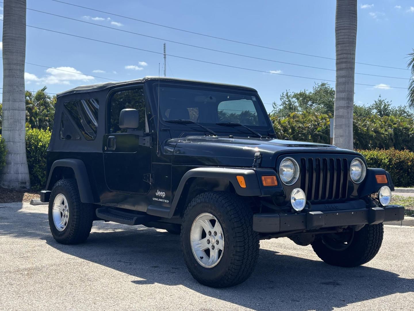 2006 BLACK /CHARCOAL CLOTH Jeep Wrangler Unlimited LJ (1J4FA44S86P) with an 4.0L L6 OHV 12V engine, Automatic transmission, located at 11170 Summerlin Square Dr., Fort Myers Beach, FL, 33931, (239) 999-7777, 26.493546, -81.941628 - Take a look at this iconic 2006 Jeep Wrangler — built for adventure and ready for the Florida lifestyle. This Wrangler delivers the classic Jeep experience with its rugged design, removable top, and go-anywhere capability. Whether you're cruising Fort Myers Beach with the top down or heading of - Photo#3