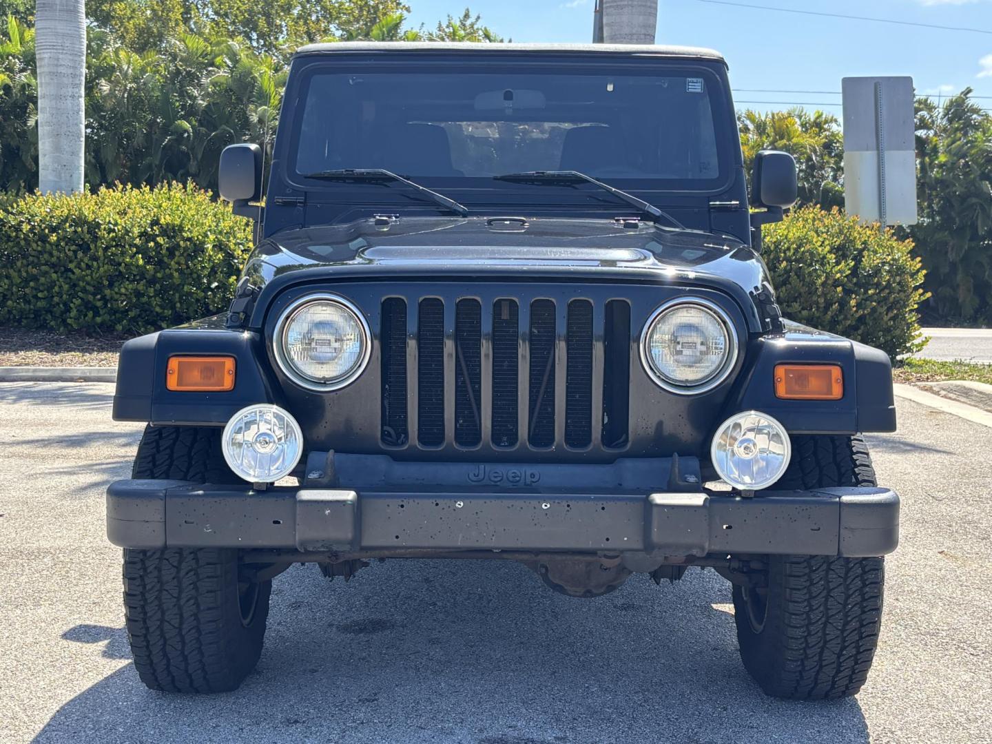 2006 BLACK /CHARCOAL CLOTH Jeep Wrangler Unlimited LJ (1J4FA44S86P) with an 4.0L L6 OHV 12V engine, Automatic transmission, located at 11170 Summerlin Square Dr., Fort Myers Beach, FL, 33931, (239) 999-7777, 26.493546, -81.941628 - Take a look at this iconic 2006 Jeep Wrangler — built for adventure and ready for the Florida lifestyle. This Wrangler delivers the classic Jeep experience with its rugged design, removable top, and go-anywhere capability. Whether you're cruising Fort Myers Beach with the top down or heading of - Photo#2