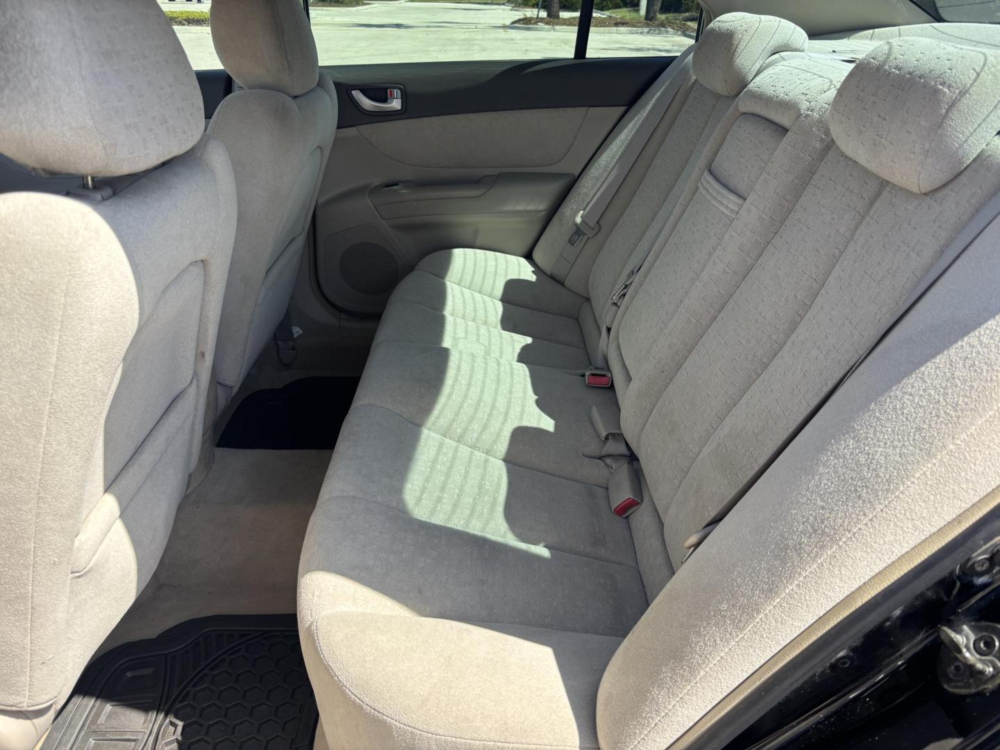 2007 BLACK /LIGHT GRAY LEATHER Hyundai Sonata SE (5NPEU46F87H) with an 3.3L V6 DOHC 24V engine, 5-Speed Automatic Overdrive transmission, located at 11170 Summerlin Square Dr., Fort Myers Beach, FL, 33931, (239) 999-7777, 26.493546, -81.941628 - Photo#23