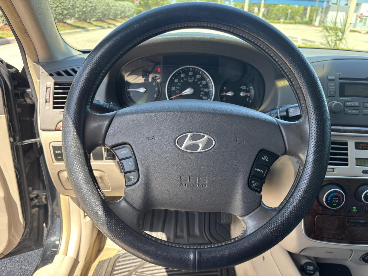 2007 BLACK /LIGHT GRAY LEATHER Hyundai Sonata SE (5NPEU46F87H) with an 3.3L V6 DOHC 24V engine, 5-Speed Automatic Overdrive transmission, located at 11170 Summerlin Square Dr., Fort Myers Beach, FL, 33931, (239) 999-7777, 26.493546, -81.941628 - Photo#24