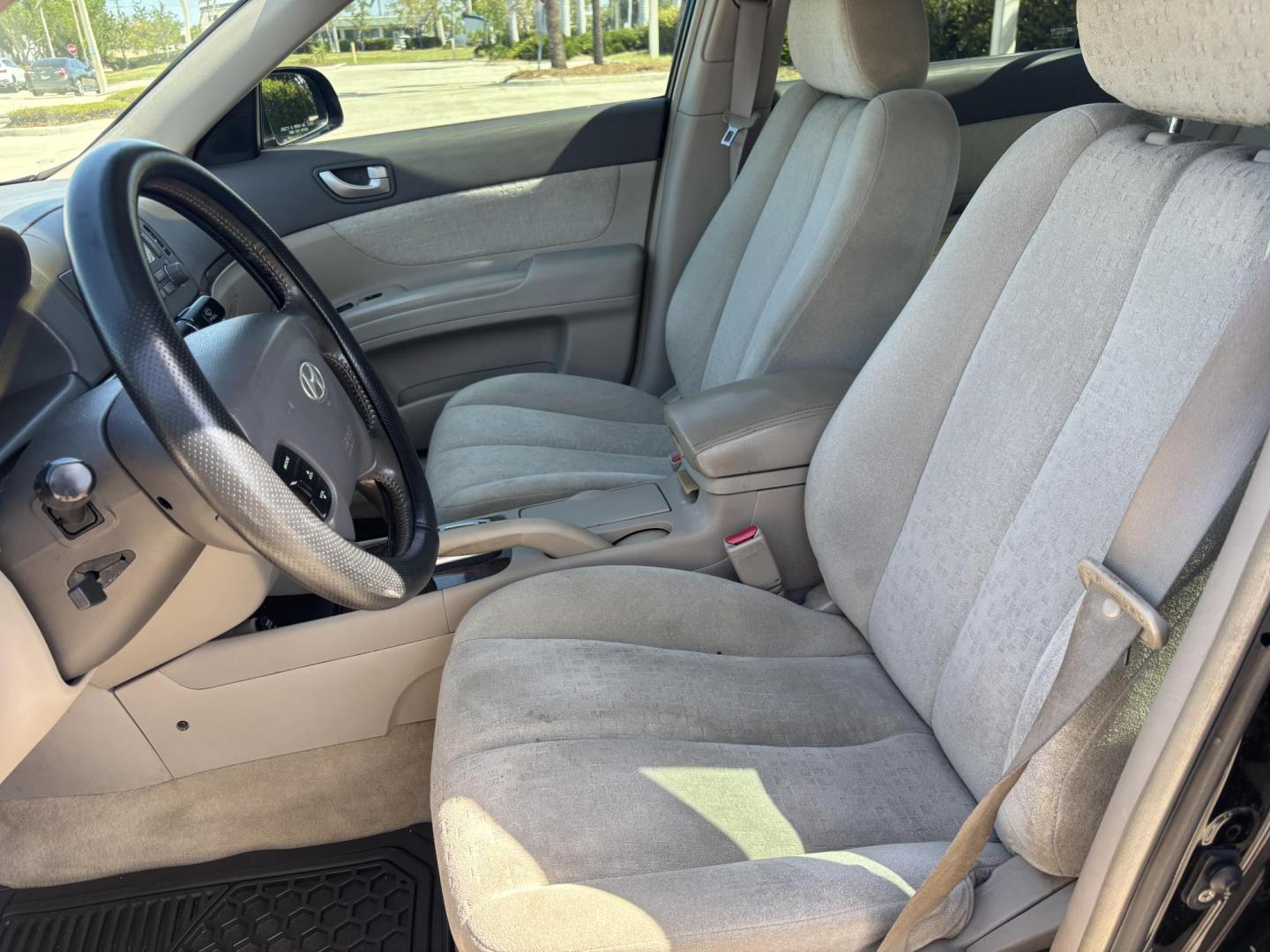 2007 BLACK /LIGHT GRAY LEATHER Hyundai Sonata SE (5NPEU46F87H) with an 3.3L V6 DOHC 24V engine, 5-Speed Automatic Overdrive transmission, located at 11170 Summerlin Square Dr., Fort Myers Beach, FL, 33931, (239) 999-7777, 26.493546, -81.941628 - Photo#12