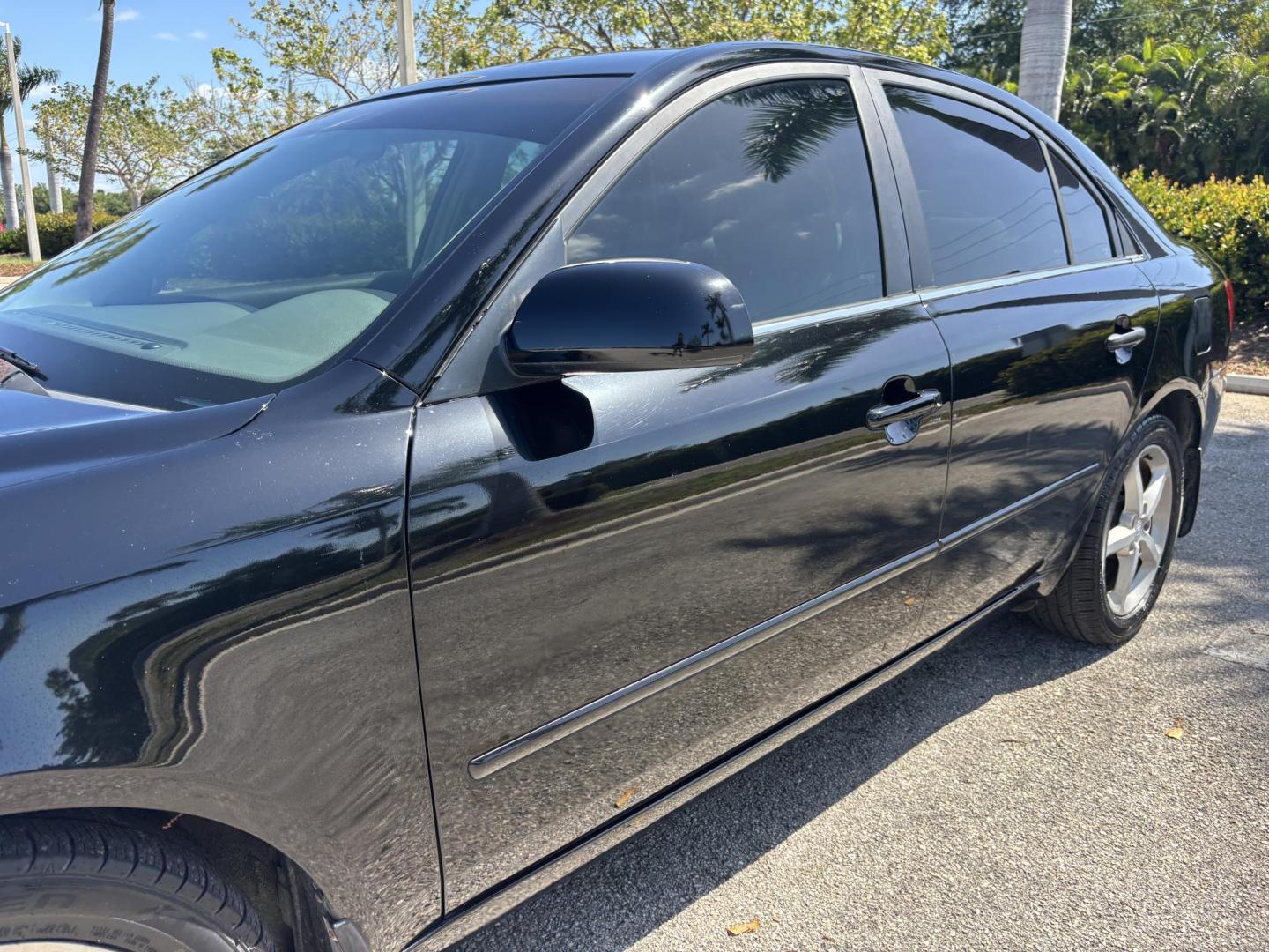 2007 BLACK /LIGHT GRAY LEATHER Hyundai Sonata SE (5NPEU46F87H) with an 3.3L V6 DOHC 24V engine, 5-Speed Automatic Overdrive transmission, located at 11170 Summerlin Square Dr., Fort Myers Beach, FL, 33931, (239) 999-7777, 26.493546, -81.941628 - Photo#11