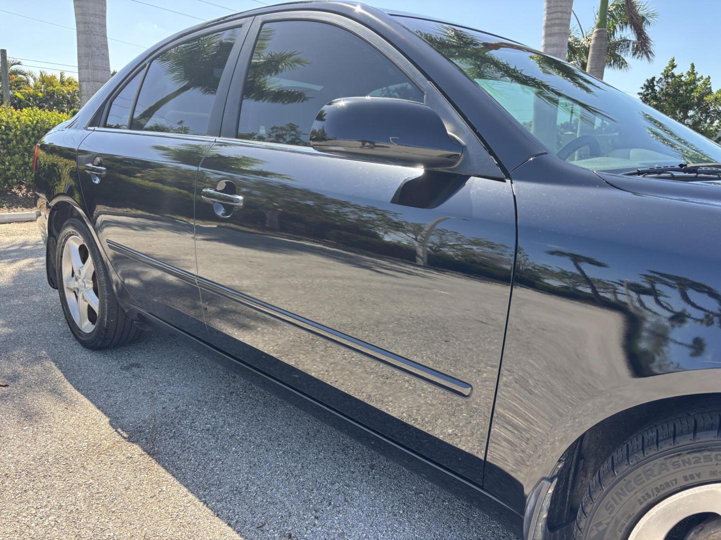 2007 BLACK /LIGHT GRAY LEATHER Hyundai Sonata SE (5NPEU46F87H) with an 3.3L V6 DOHC 24V engine, 5-Speed Automatic Overdrive transmission, located at 11170 Summerlin Square Dr., Fort Myers Beach, FL, 33931, (239) 999-7777, 26.493546, -81.941628 - Photo#9