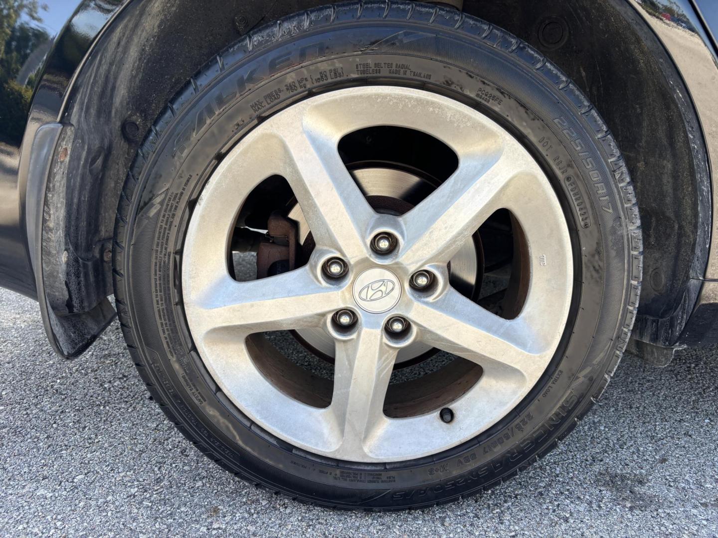 2007 BLACK /LIGHT GRAY LEATHER Hyundai Sonata SE (5NPEU46F87H) with an 3.3L V6 DOHC 24V engine, 5-Speed Automatic Overdrive transmission, located at 11170 Summerlin Square Dr., Fort Myers Beach, FL, 33931, (239) 999-7777, 26.493546, -81.941628 - Photo#28