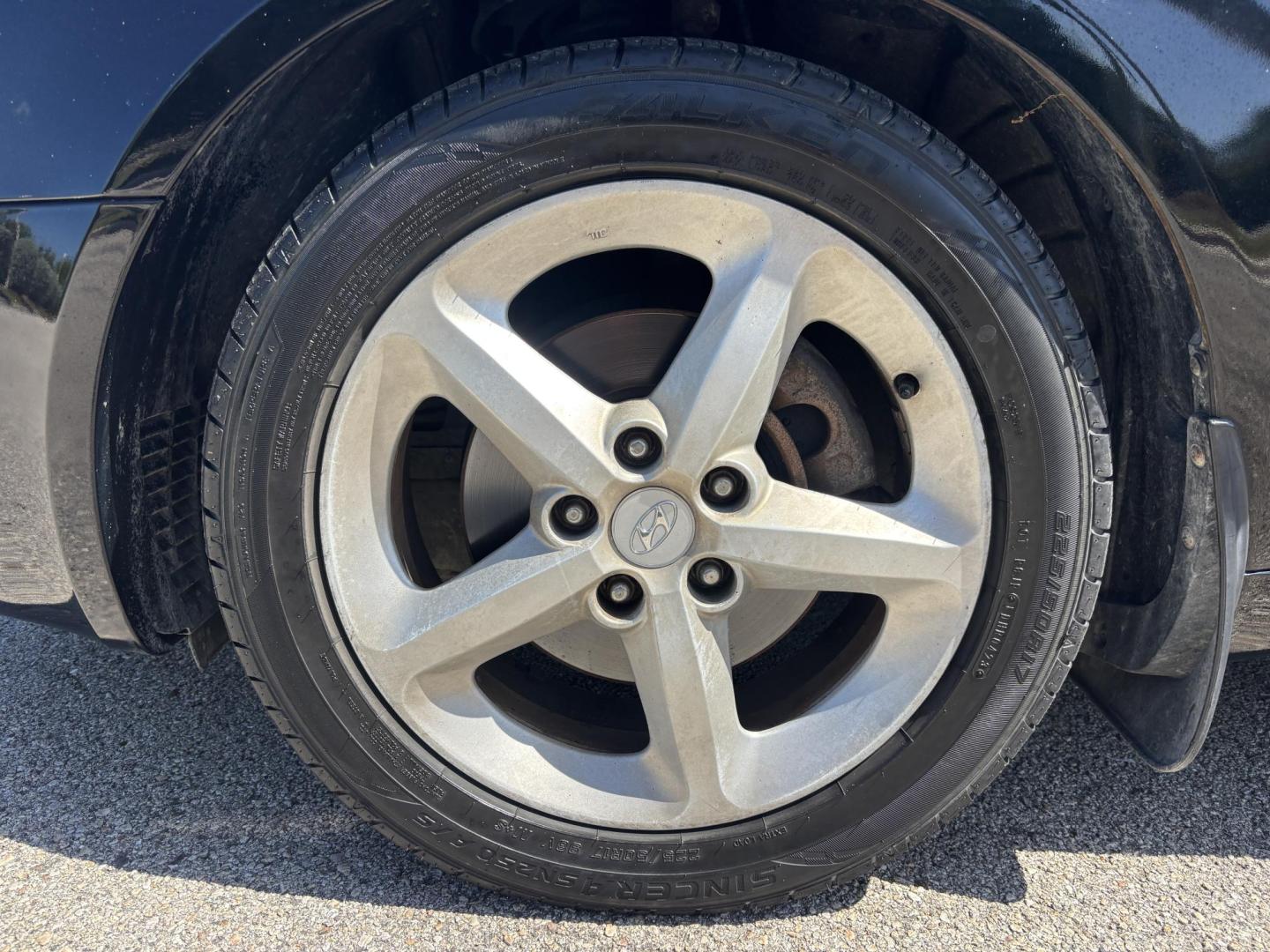2007 BLACK /LIGHT GRAY LEATHER Hyundai Sonata SE (5NPEU46F87H) with an 3.3L V6 DOHC 24V engine, 5-Speed Automatic Overdrive transmission, located at 11170 Summerlin Square Dr., Fort Myers Beach, FL, 33931, (239) 999-7777, 26.493546, -81.941628 - Photo#30