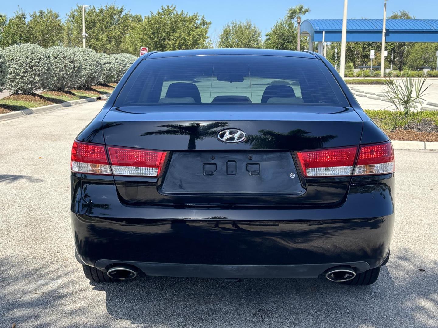 2007 BLACK /LIGHT GRAY LEATHER Hyundai Sonata SE (5NPEU46F87H) with an 3.3L V6 DOHC 24V engine, 5-Speed Automatic Overdrive transmission, located at 11170 Summerlin Square Dr., Fort Myers Beach, FL, 33931, (239) 999-7777, 26.493546, -81.941628 - Photo#6