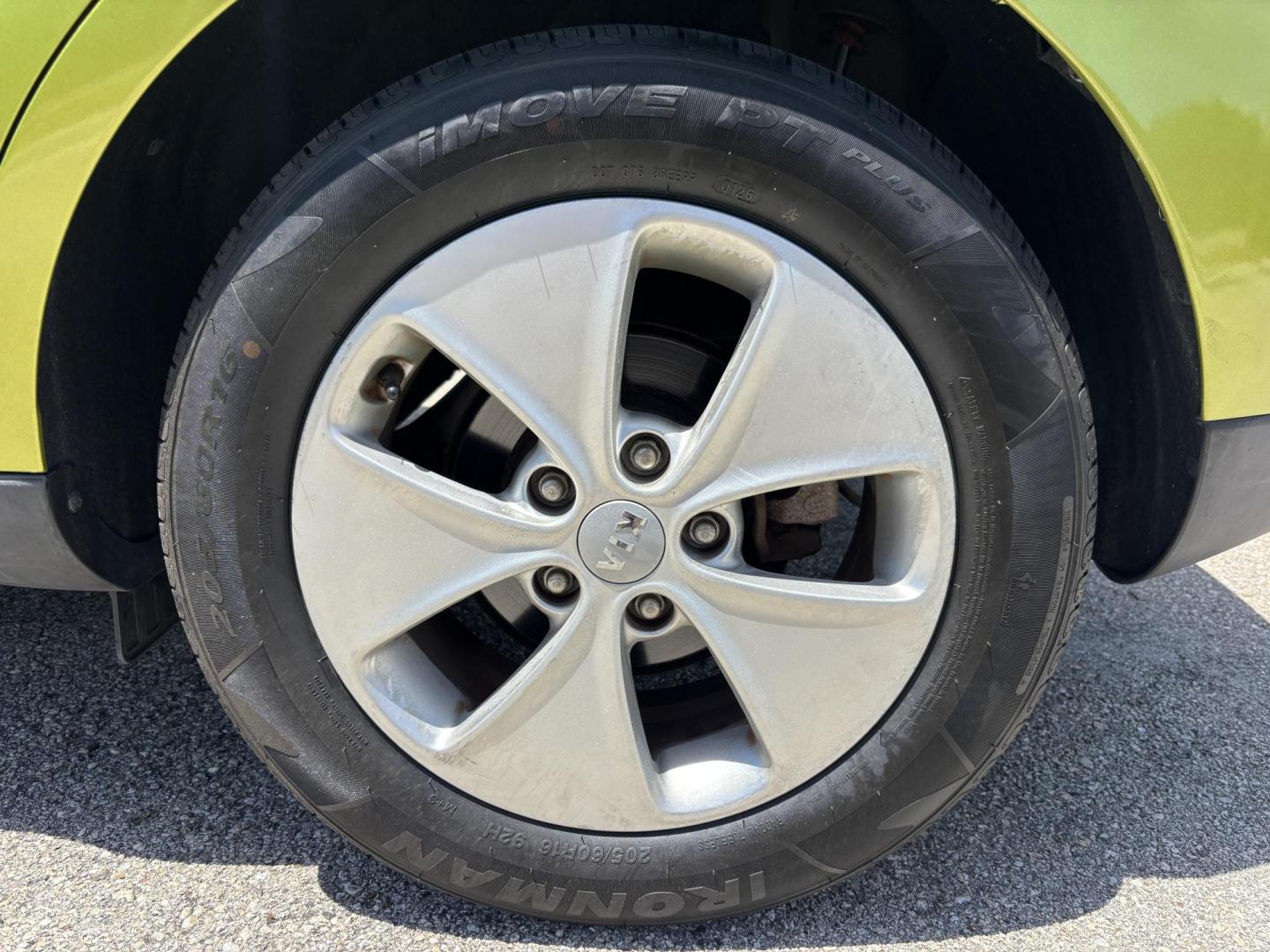 2016 GREEN /BLACK CLOTH Kia Soul (KNDJN2A24G7) with an 1.6L L4 DOHC 16V engine, MANUAL transmission, located at 11170 Summerlin Square Dr., Fort Myers Beach, FL, 33931, (239) 999-7777, 26.493546, -81.941628 - 2016 Kia Soul – Manual Transmission – CARFAX 1 Owner – Only 26,618 Miles – $10,900 Now available at First Auto Credit Fort Myers Beach is this low-mileage 2016 Kia Soul with a manual transmission, CARFAX 1-owner history, and only 26,618 miles. If you are looking for an affordable used hat - Photo#24