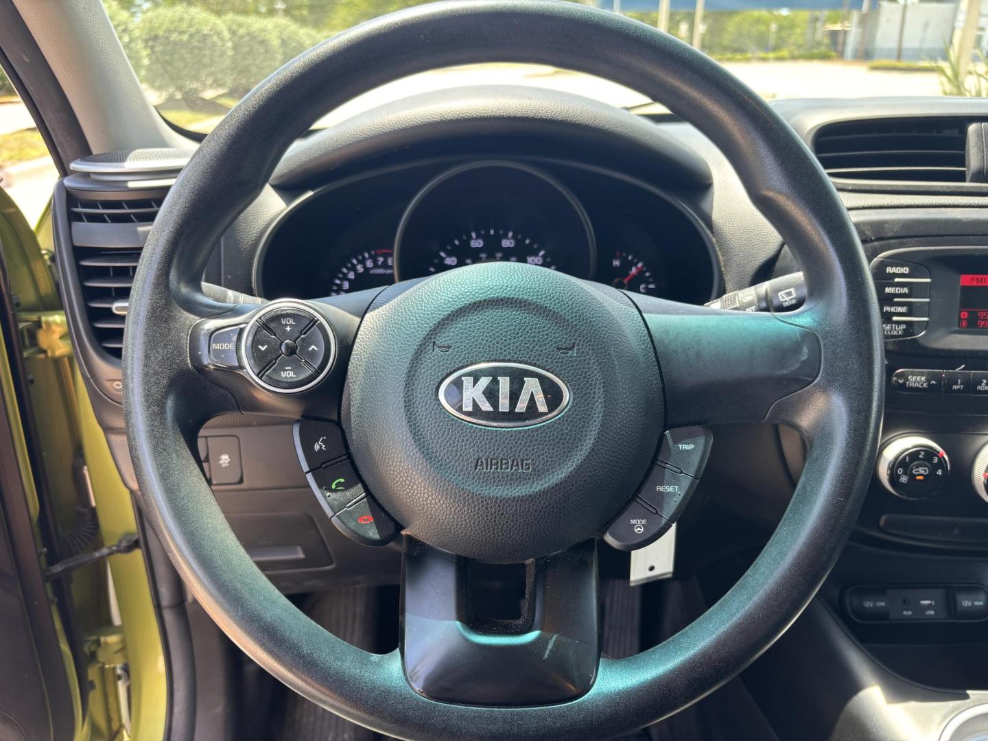 2016 GREEN /BLACK CLOTH Kia Soul (KNDJN2A24G7) with an 1.6L L4 DOHC 16V engine, MANUAL transmission, located at 11170 Summerlin Square Dr., Fort Myers Beach, FL, 33931, (239) 999-7777, 26.493546, -81.941628 - 2016 Kia Soul – Manual Transmission – CARFAX 1 Owner – Only 26,618 Miles – $10,900 Now available at First Auto Credit Fort Myers Beach is this low-mileage 2016 Kia Soul with a manual transmission, CARFAX 1-owner history, and only 26,618 miles. If you are looking for an affordable used hat - Photo#15