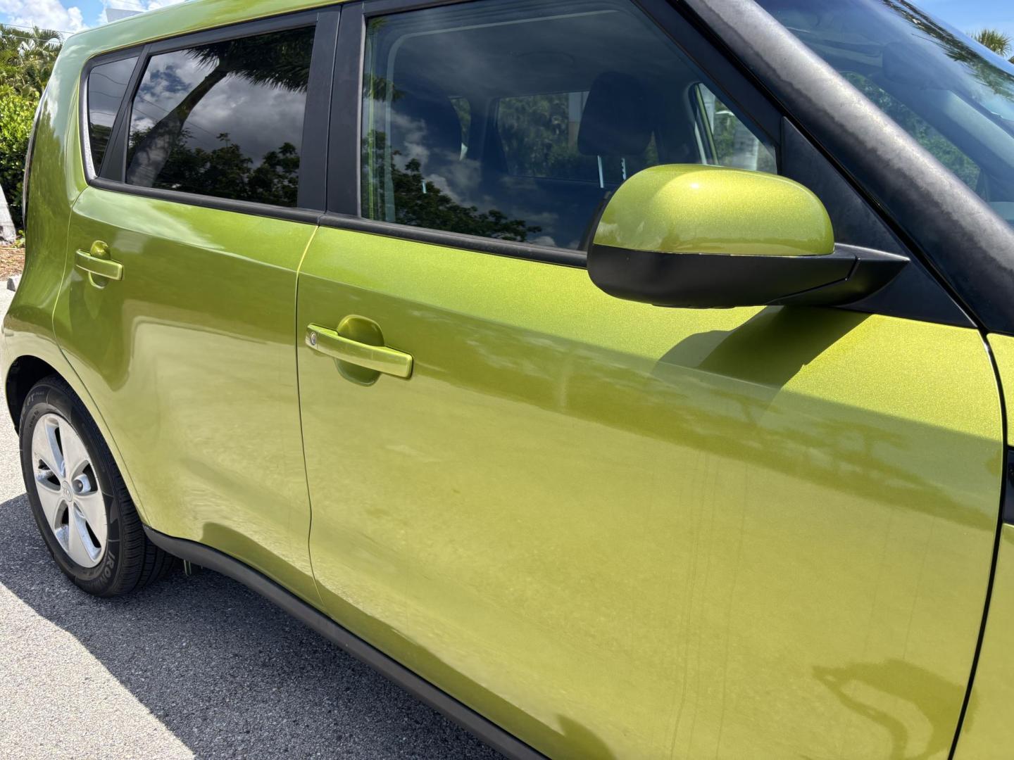2016 GREEN /BLACK CLOTH Kia Soul (KNDJN2A24G7) with an 1.6L L4 DOHC 16V engine, MANUAL transmission, located at 11170 Summerlin Square Dr., Fort Myers Beach, FL, 33931, (239) 999-7777, 26.493546, -81.941628 - 2016 Kia Soul – Manual Transmission – CARFAX 1 Owner – Only 26,618 Miles – $10,900 Now available at First Auto Credit Fort Myers Beach is this low-mileage 2016 Kia Soul with a manual transmission, CARFAX 1-owner history, and only 26,618 miles. If you are looking for an affordable used hat - Photo#5