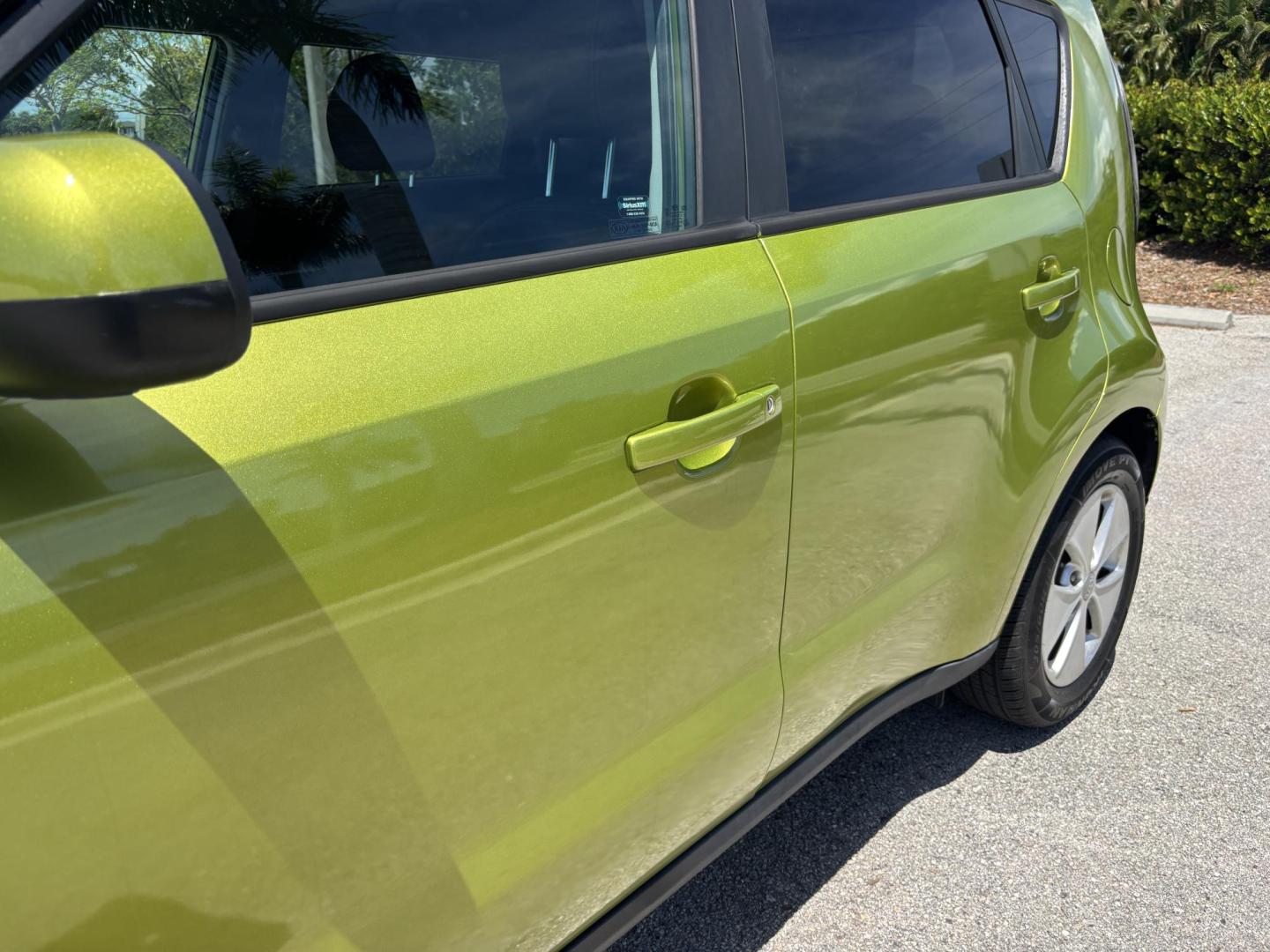 2016 GREEN /BLACK CLOTH Kia Soul (KNDJN2A24G7) with an 1.6L L4 DOHC 16V engine, MANUAL transmission, located at 11170 Summerlin Square Dr., Fort Myers Beach, FL, 33931, (239) 999-7777, 26.493546, -81.941628 - 2016 Kia Soul – Manual Transmission – CARFAX 1 Owner – Only 26,618 Miles – $10,900 Now available at First Auto Credit Fort Myers Beach is this low-mileage 2016 Kia Soul with a manual transmission, CARFAX 1-owner history, and only 26,618 miles. If you are looking for an affordable used hat - Photo#7