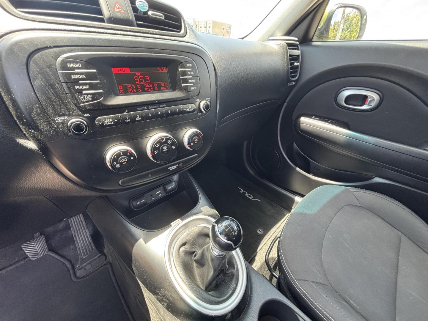 2016 GREEN /BLACK CLOTH Kia Soul (KNDJN2A24G7) with an 1.6L L4 DOHC 16V engine, MANUAL transmission, located at 11170 Summerlin Square Dr., Fort Myers Beach, FL, 33931, (239) 999-7777, 26.493546, -81.941628 - 2016 Kia Soul – Manual Transmission – CARFAX 1 Owner – Only 26,618 Miles – $10,900 Now available at First Auto Credit Fort Myers Beach is this low-mileage 2016 Kia Soul with a manual transmission, CARFAX 1-owner history, and only 26,618 miles. If you are looking for an affordable used hat - Photo#11