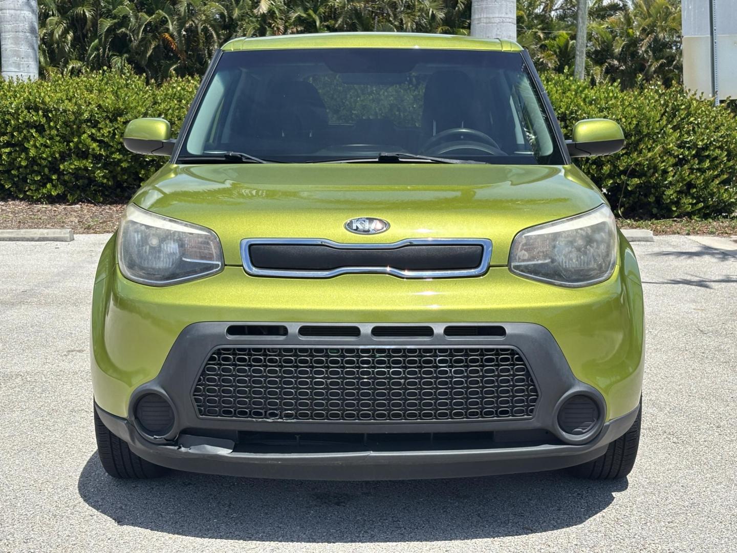 2016 GREEN /BLACK CLOTH Kia Soul (KNDJN2A24G7) with an 1.6L L4 DOHC 16V engine, MANUAL transmission, located at 11170 Summerlin Square Dr., Fort Myers Beach, FL, 33931, (239) 999-7777, 26.493546, -81.941628 - 2016 Kia Soul – Manual Transmission – CARFAX 1 Owner – Only 26,618 Miles – $10,900 Now available at First Auto Credit Fort Myers Beach is this low-mileage 2016 Kia Soul with a manual transmission, CARFAX 1-owner history, and only 26,618 miles. If you are looking for an affordable used hat - Photo#2