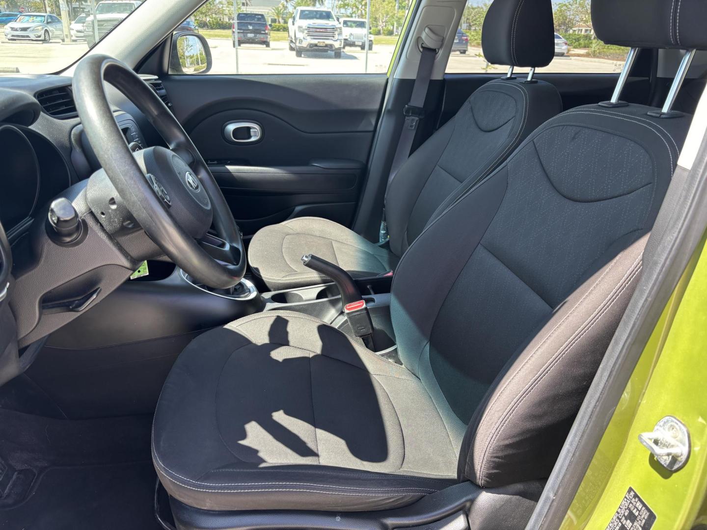 2016 GREEN /BLACK CLOTH Kia Soul (KNDJN2A24G7) with an 1.6L L4 DOHC 16V engine, MANUAL transmission, located at 11170 Summerlin Square Dr., Fort Myers Beach, FL, 33931, (239) 999-7777, 26.493546, -81.941628 - 2016 Kia Soul – Manual Transmission – CARFAX 1 Owner – Only 26,618 Miles – $10,900 Now available at First Auto Credit Fort Myers Beach is this low-mileage 2016 Kia Soul with a manual transmission, CARFAX 1-owner history, and only 26,618 miles. If you are looking for an affordable used hat - Photo#8