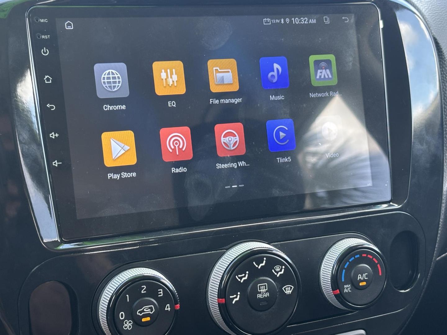 2016 GREEN /BLACK CLOTH Kia Soul (KNDJN2A24G7) with an 1.6L L4 DOHC 16V engine, MANUAL transmission, located at 11170 Summerlin Square Dr., Fort Myers Beach, FL, 33931, (239) 999-7777, 26.493546, -81.941628 - 2016 Kia Soul – Manual Transmission – CARFAX 1 Owner – Only 26,618 Miles – $10,900 Now available at First Auto Credit Fort Myers Beach is this low-mileage 2016 Kia Soul with a manual transmission, CARFAX 1-owner history, and only 26,618 miles. If you are looking for an affordable used hat - Photo#19