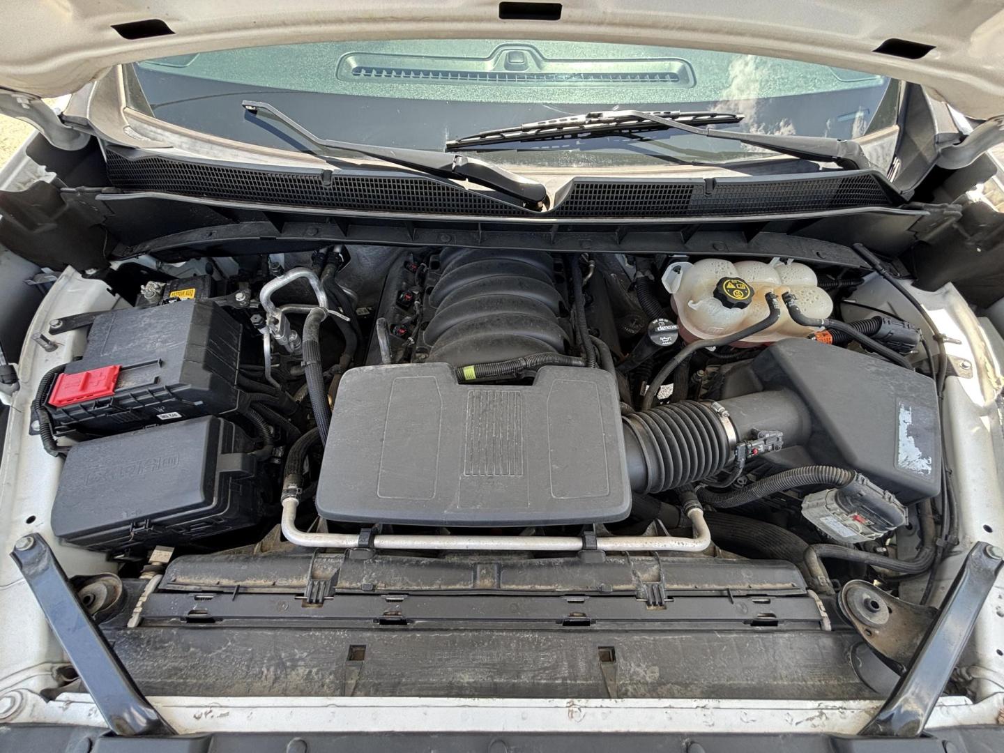 2020 WHITE /BLACK LEATHER Chevrolet Silverado 1500 Crew Cab 2WD (3GCPWAEF8LG) with an 5.3L V8 OHV 16V engine, 6A transmission, located at 11170 Summerlin Square Dr., Fort Myers Beach, FL, 33931, (239) 999-7777, 26.493546, -81.941628 - 2020 Chevrolet Silverado 1500 Work Truck – Clean History, Built to Work If you’re looking for a truck that actually works for a living, not just looks pretty in a parking lot… here it is. This 2020 Chevy Silverado 1500 Work Truck comes equipped with a 5.3L V8, giving you the power you ne - Photo#39
