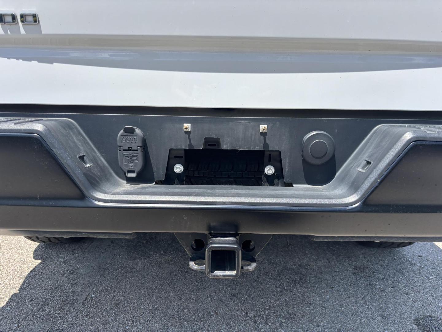 2020 WHITE /BLACK LEATHER Chevrolet Silverado 1500 Crew Cab 2WD (3GCPWAEF8LG) with an 5.3L V8 OHV 16V engine, 6A transmission, located at 11170 Summerlin Square Dr., Fort Myers Beach, FL, 33931, (239) 999-7777, 26.493546, -81.941628 - 2020 Chevrolet Silverado 1500 Work Truck – Clean History, Built to Work If you’re looking for a truck that actually works for a living, not just looks pretty in a parking lot… here it is. This 2020 Chevy Silverado 1500 Work Truck comes equipped with a 5.3L V8, giving you the power you ne - Photo#36