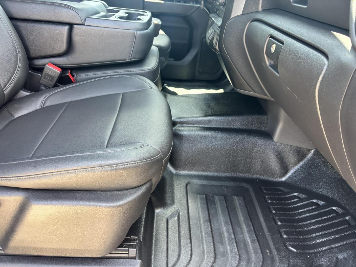 2020 WHITE /BLACK LEATHER Chevrolet Silverado 1500 Crew Cab 2WD (3GCPWAEF8LG) with an 5.3L V8 OHV 16V engine, 6A transmission, located at 11170 Summerlin Square Dr., Fort Myers Beach, FL, 33931, (239) 999-7777, 26.493546, -81.941628 - 2020 Chevrolet Silverado 1500 Work Truck – Clean History, Built to Work If you’re looking for a truck that actually works for a living, not just looks pretty in a parking lot… here it is. This 2020 Chevy Silverado 1500 Work Truck comes equipped with a 5.3L V8, giving you the power you ne - Photo#21