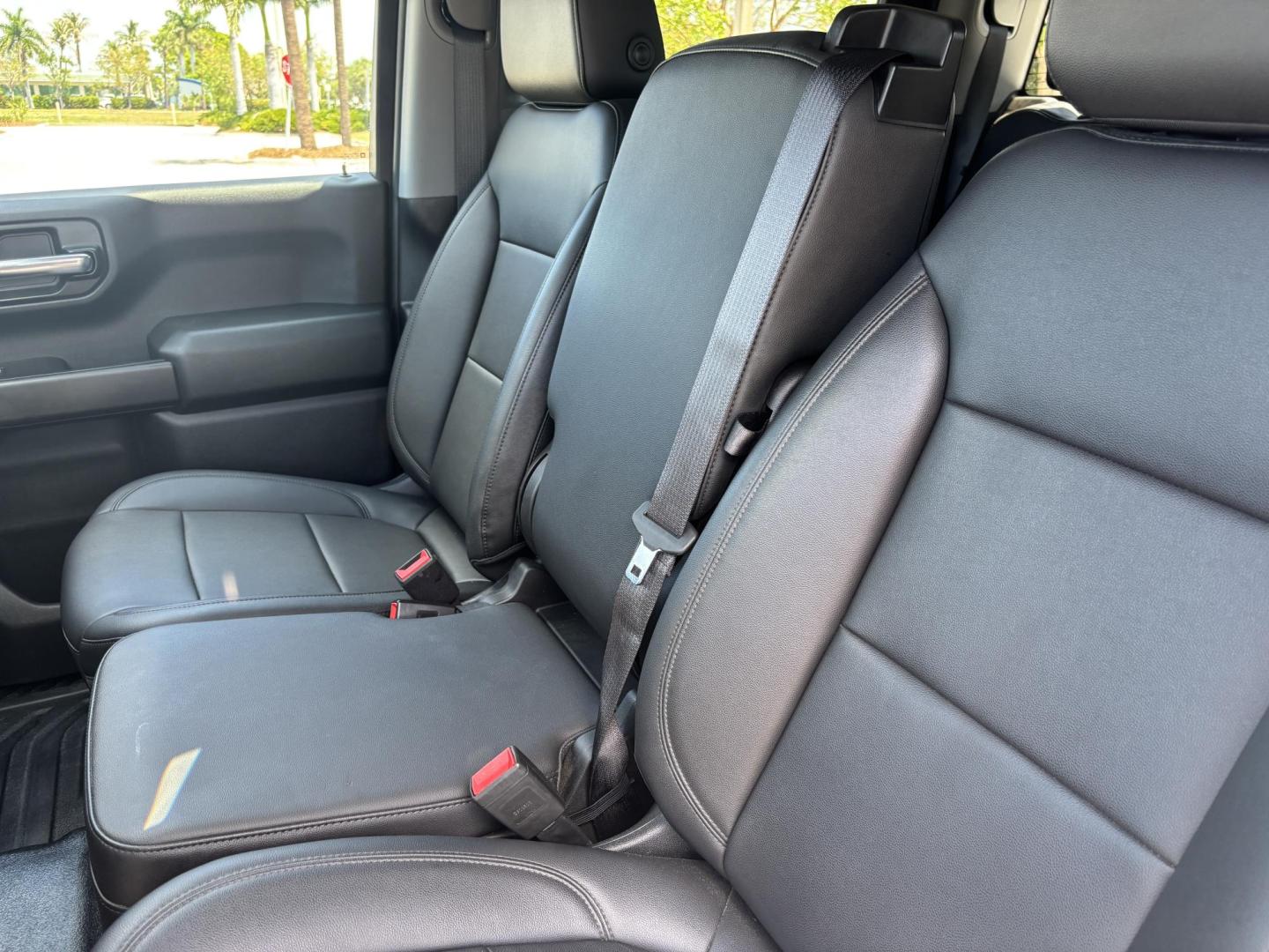 2020 WHITE /BLACK LEATHER Chevrolet Silverado 1500 Crew Cab 2WD (3GCPWAEF8LG) with an 5.3L V8 OHV 16V engine, 6A transmission, located at 11170 Summerlin Square Dr., Fort Myers Beach, FL, 33931, (239) 999-7777, 26.493546, -81.941628 - 2020 Chevrolet Silverado 1500 Work Truck – Clean History, Built to Work If you’re looking for a truck that actually works for a living, not just looks pretty in a parking lot… here it is. This 2020 Chevy Silverado 1500 Work Truck comes equipped with a 5.3L V8, giving you the power you ne - Photo#12