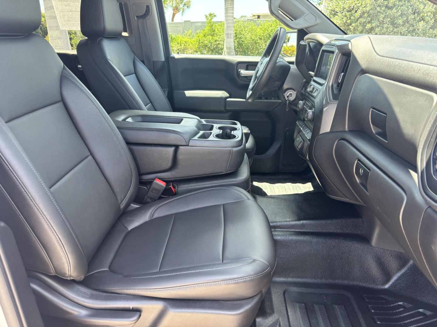 2020 WHITE /BLACK LEATHER Chevrolet Silverado 1500 Crew Cab 2WD (3GCPWAEF8LG) with an 5.3L V8 OHV 16V engine, 6A transmission, located at 11170 Summerlin Square Dr., Fort Myers Beach, FL, 33931, (239) 999-7777, 26.493546, -81.941628 - 2020 Chevrolet Silverado 1500 Work Truck – Clean History, Built to Work If you’re looking for a truck that actually works for a living, not just looks pretty in a parking lot… here it is. This 2020 Chevy Silverado 1500 Work Truck comes equipped with a 5.3L V8, giving you the power you ne - Photo#20