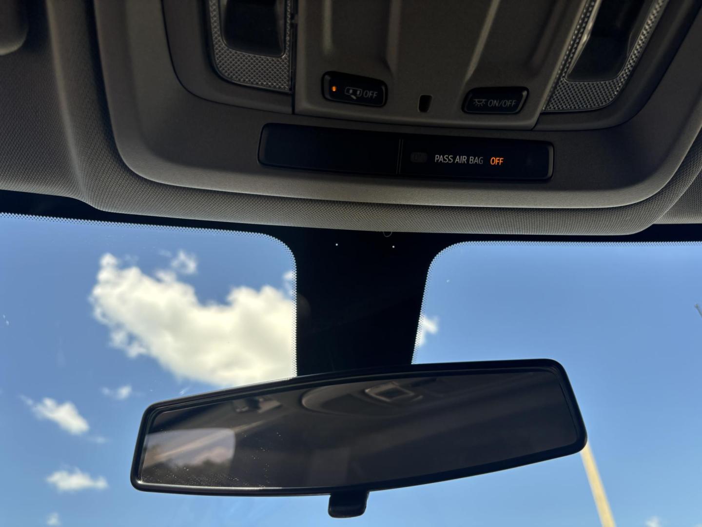 2020 WHITE /BLACK LEATHER Chevrolet Silverado 1500 Crew Cab 2WD (3GCPWAEF8LG) with an 5.3L V8 OHV 16V engine, 6A transmission, located at 11170 Summerlin Square Dr., Fort Myers Beach, FL, 33931, (239) 999-7777, 26.493546, -81.941628 - 2020 Chevrolet Silverado 1500 Work Truck – Clean History, Built to Work If you’re looking for a truck that actually works for a living, not just looks pretty in a parking lot… here it is. This 2020 Chevy Silverado 1500 Work Truck comes equipped with a 5.3L V8, giving you the power you ne - Photo#31
