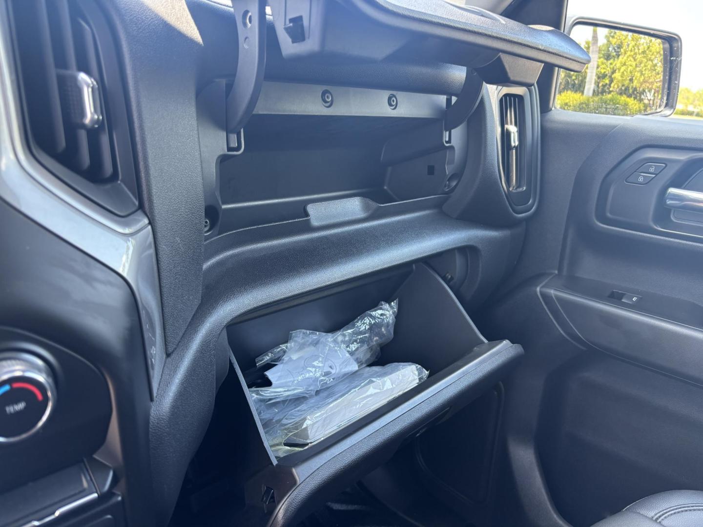 2020 WHITE /BLACK LEATHER Chevrolet Silverado 1500 Crew Cab 2WD (3GCPWAEF8LG) with an 5.3L V8 OHV 16V engine, 6A transmission, located at 11170 Summerlin Square Dr., Fort Myers Beach, FL, 33931, (239) 999-7777, 26.493546, -81.941628 - 2020 Chevrolet Silverado 1500 Work Truck – Clean History, Built to Work If you’re looking for a truck that actually works for a living, not just looks pretty in a parking lot… here it is. This 2020 Chevy Silverado 1500 Work Truck comes equipped with a 5.3L V8, giving you the power you ne - Photo#30