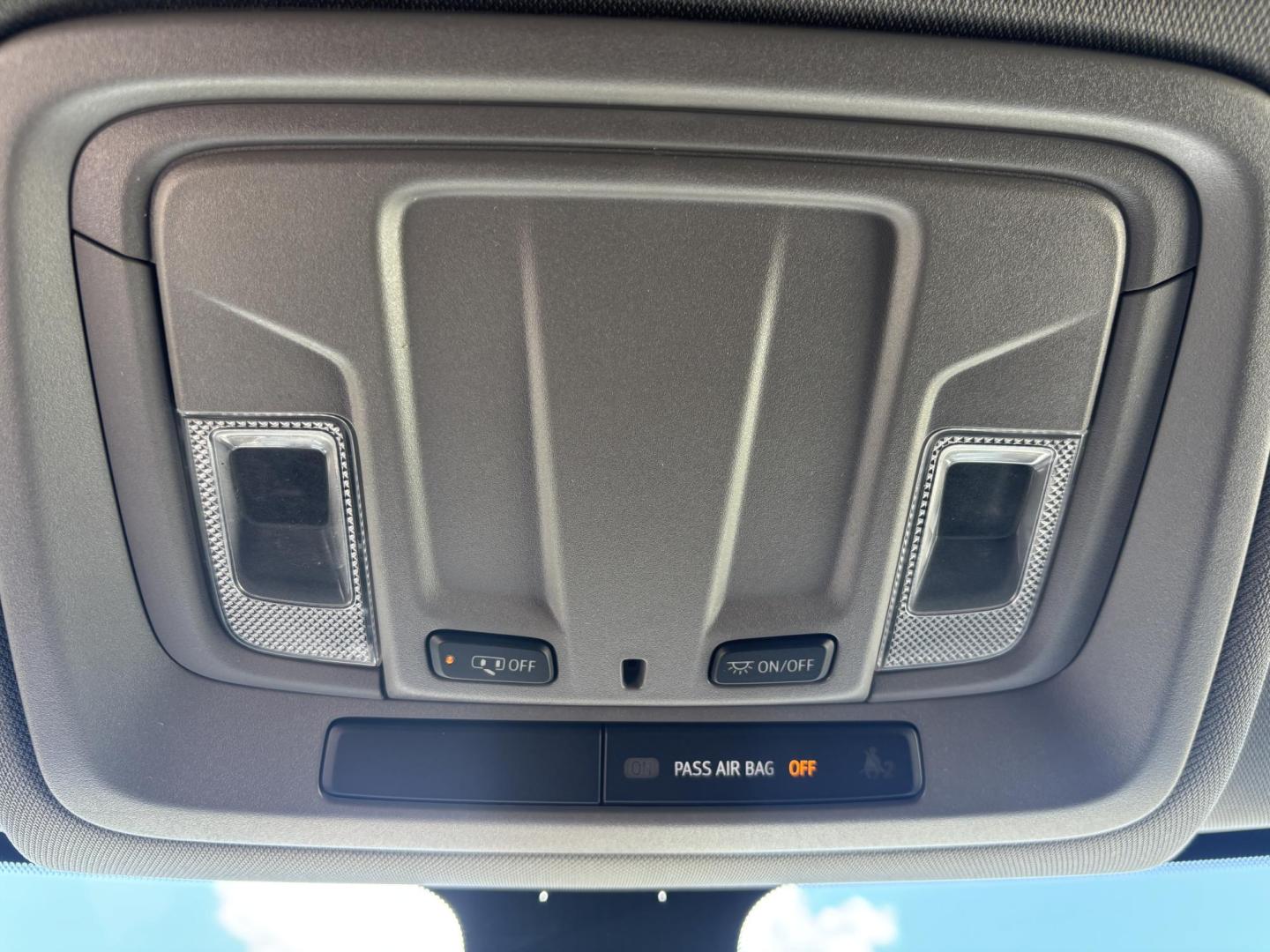2020 WHITE /BLACK LEATHER Chevrolet Silverado 1500 Crew Cab 2WD (3GCPWAEF8LG) with an 5.3L V8 OHV 16V engine, 6A transmission, located at 11170 Summerlin Square Dr., Fort Myers Beach, FL, 33931, (239) 999-7777, 26.493546, -81.941628 - 2020 Chevrolet Silverado 1500 Work Truck – Clean History, Built to Work If you’re looking for a truck that actually works for a living, not just looks pretty in a parking lot… here it is. This 2020 Chevy Silverado 1500 Work Truck comes equipped with a 5.3L V8, giving you the power you ne - Photo#32