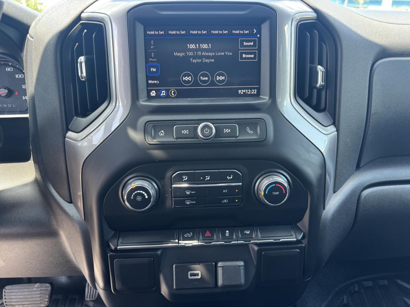 2020 WHITE /BLACK LEATHER Chevrolet Silverado 1500 Crew Cab 2WD (3GCPWAEF8LG) with an 5.3L V8 OHV 16V engine, 6A transmission, located at 11170 Summerlin Square Dr., Fort Myers Beach, FL, 33931, (239) 999-7777, 26.493546, -81.941628 - 2020 Chevrolet Silverado 1500 Work Truck – Clean History, Built to Work If you’re looking for a truck that actually works for a living, not just looks pretty in a parking lot… here it is. This 2020 Chevy Silverado 1500 Work Truck comes equipped with a 5.3L V8, giving you the power you ne - Photo#15
