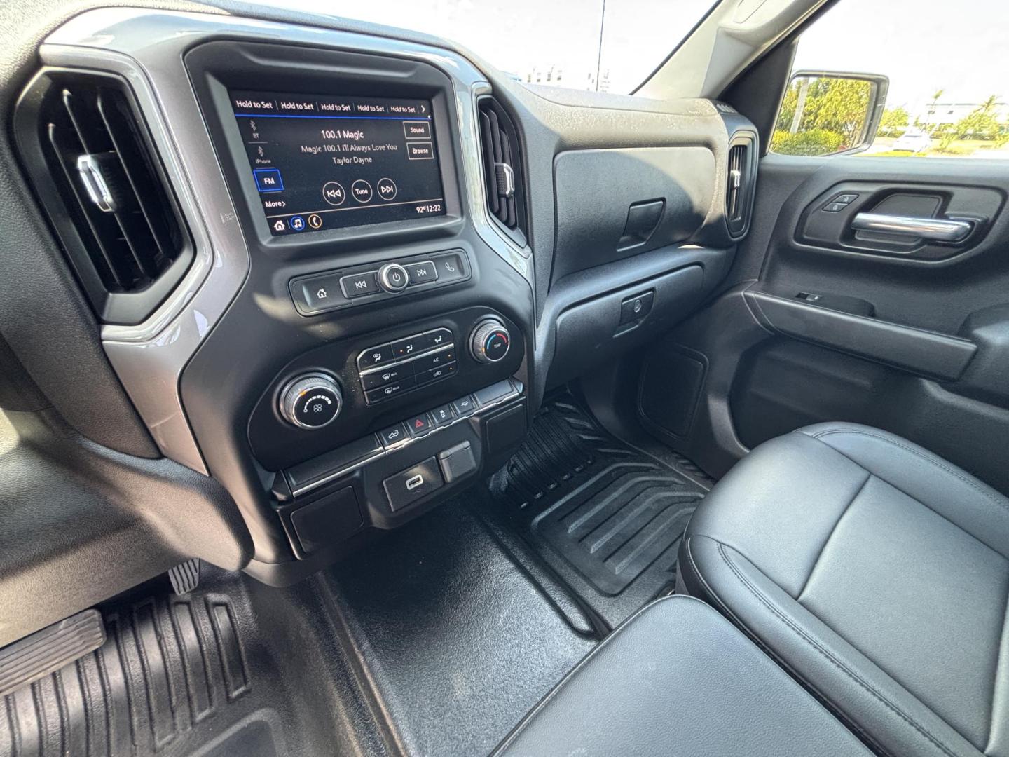 2020 WHITE /BLACK LEATHER Chevrolet Silverado 1500 Crew Cab 2WD (3GCPWAEF8LG) with an 5.3L V8 OHV 16V engine, 6A transmission, located at 11170 Summerlin Square Dr., Fort Myers Beach, FL, 33931, (239) 999-7777, 26.493546, -81.941628 - 2020 Chevrolet Silverado 1500 Work Truck – Clean History, Built to Work If you’re looking for a truck that actually works for a living, not just looks pretty in a parking lot… here it is. This 2020 Chevy Silverado 1500 Work Truck comes equipped with a 5.3L V8, giving you the power you ne - Photo#14